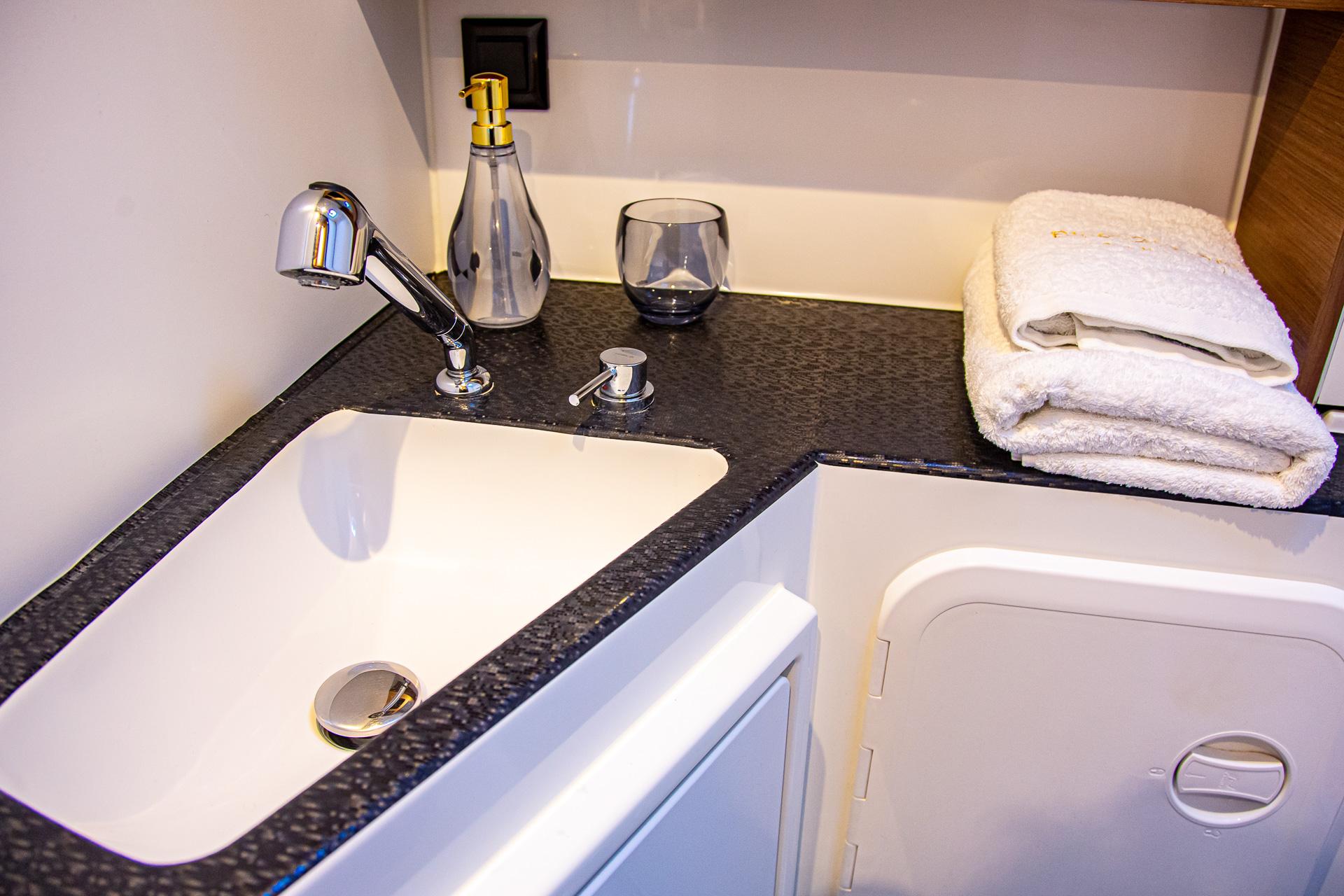 Lagoon 42 - 4 + 2 cab., picture 20