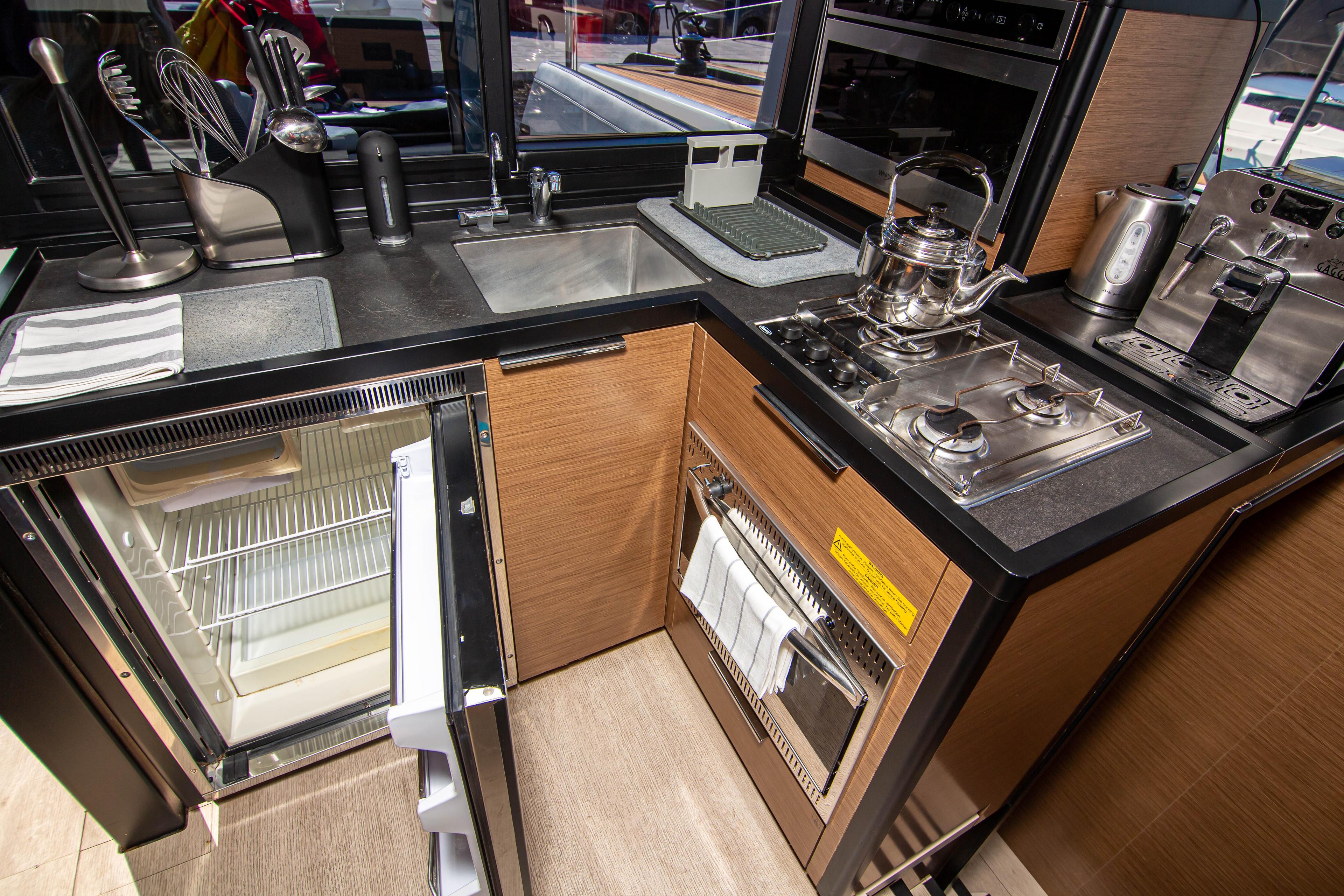 Lagoon 40 - 4 + 2 cab, picture 14