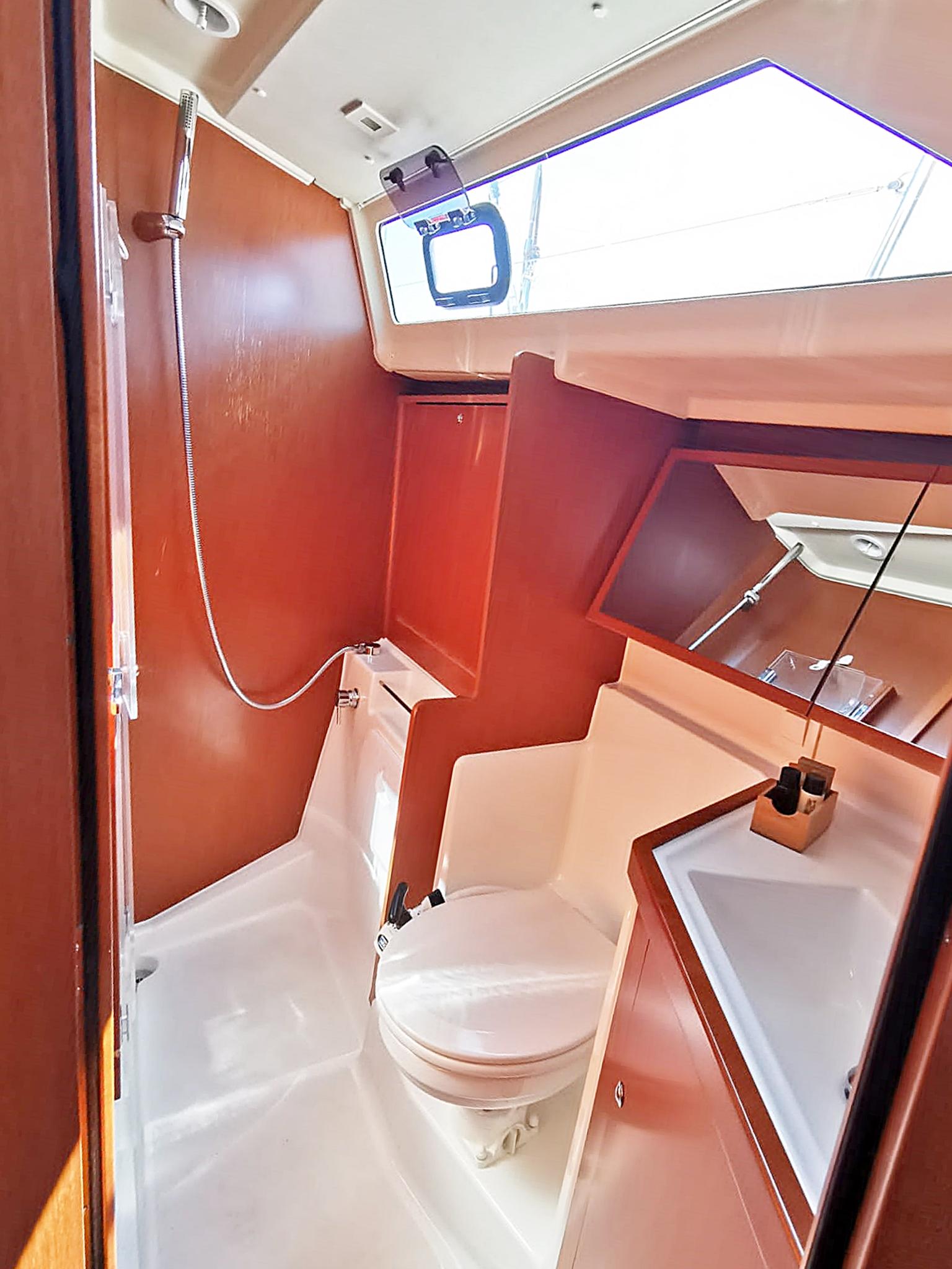 Oceanis 41.1, picture 19