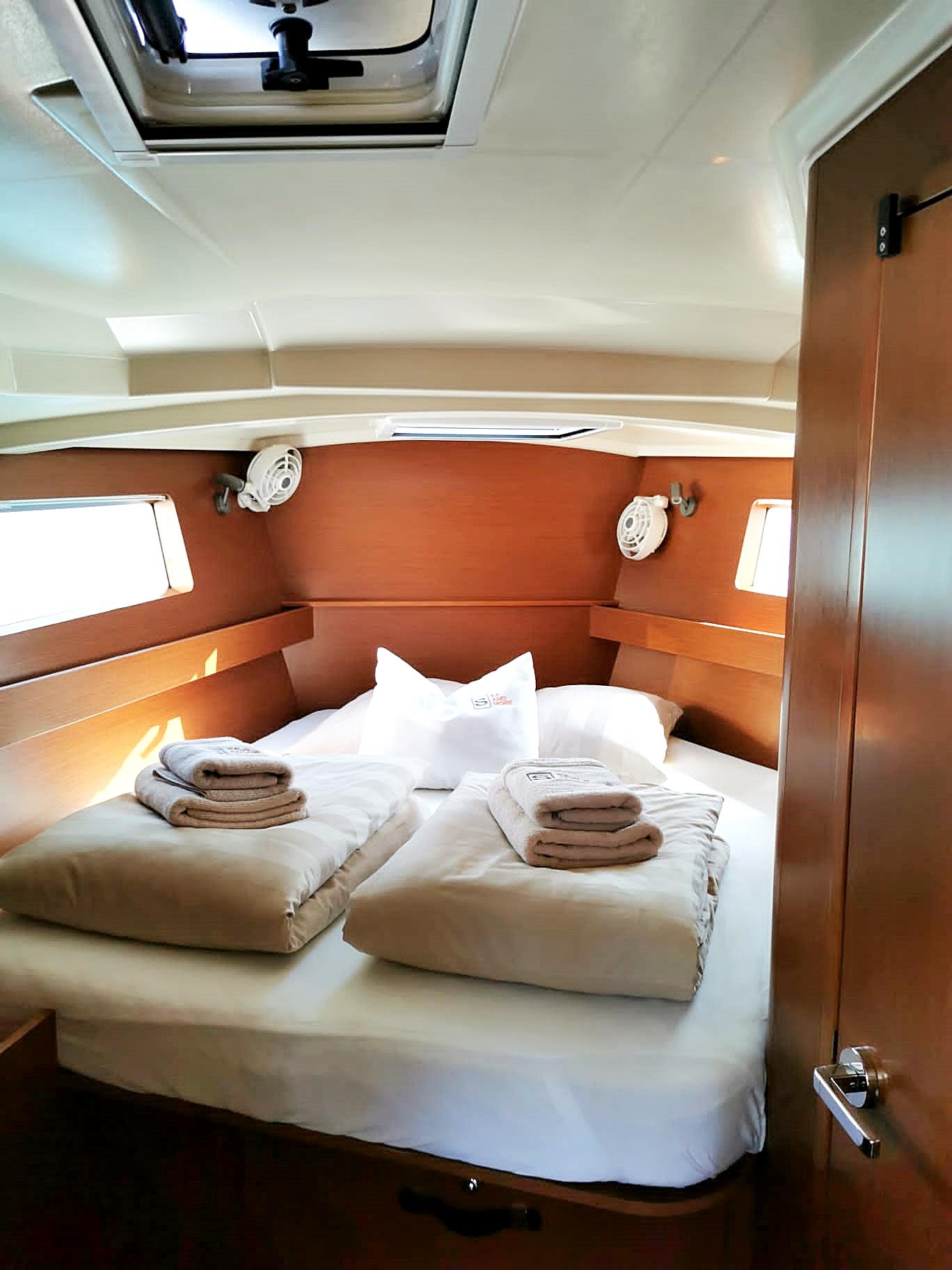 Oceanis 41.1, picture 15