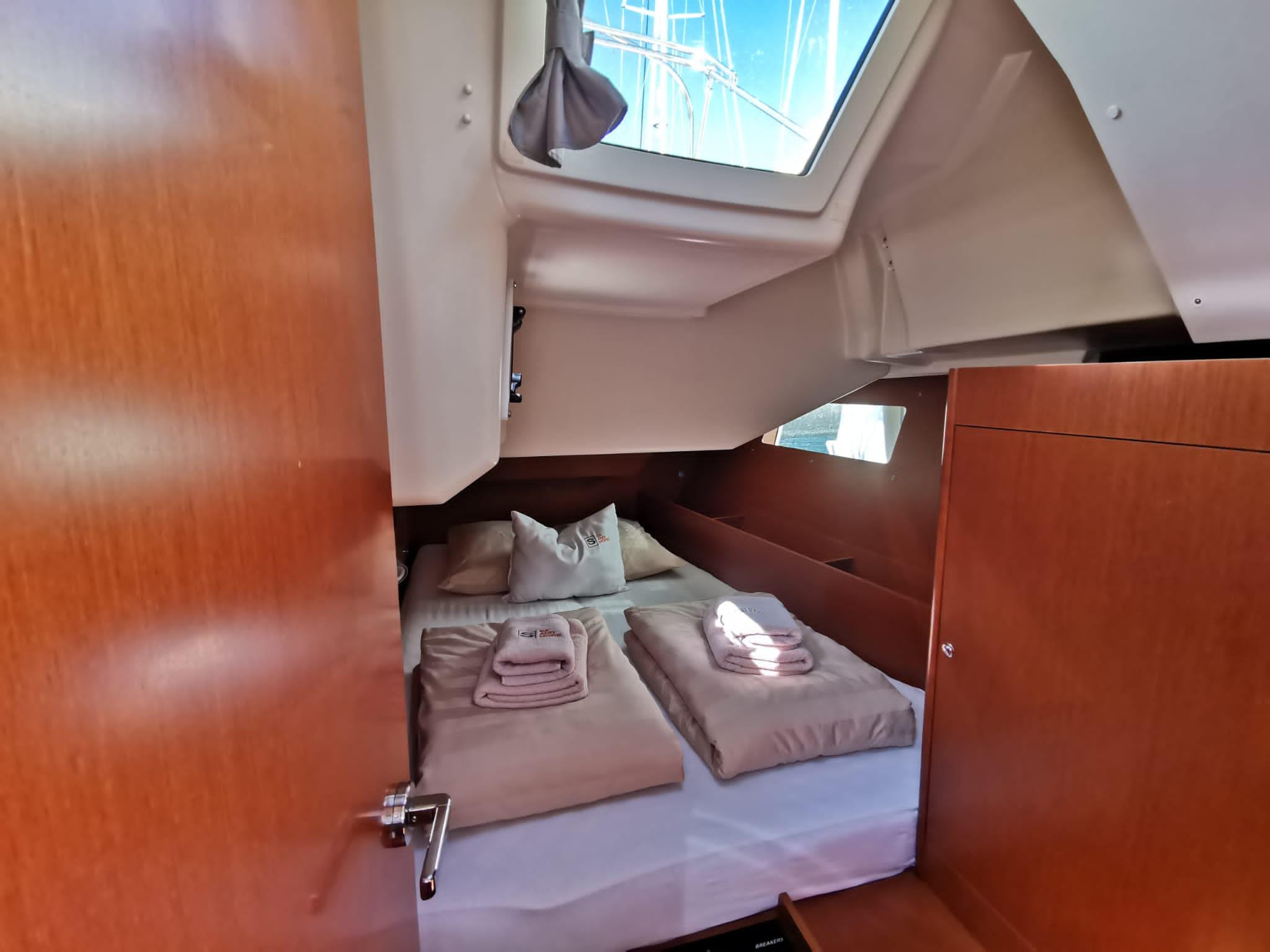 Oceanis 41.1, picture 16