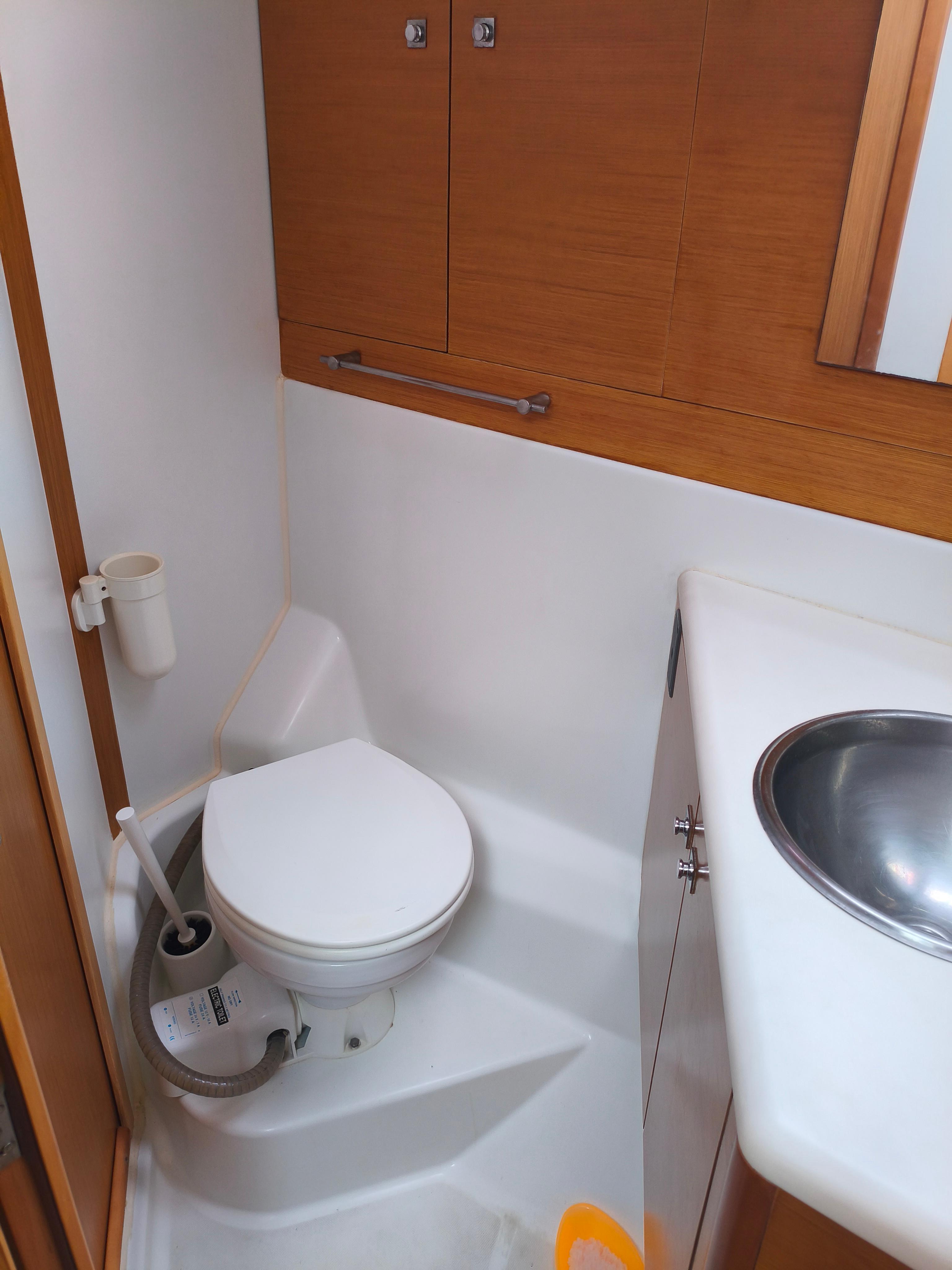 Jeanneau 53 - 4 cab., picture 10