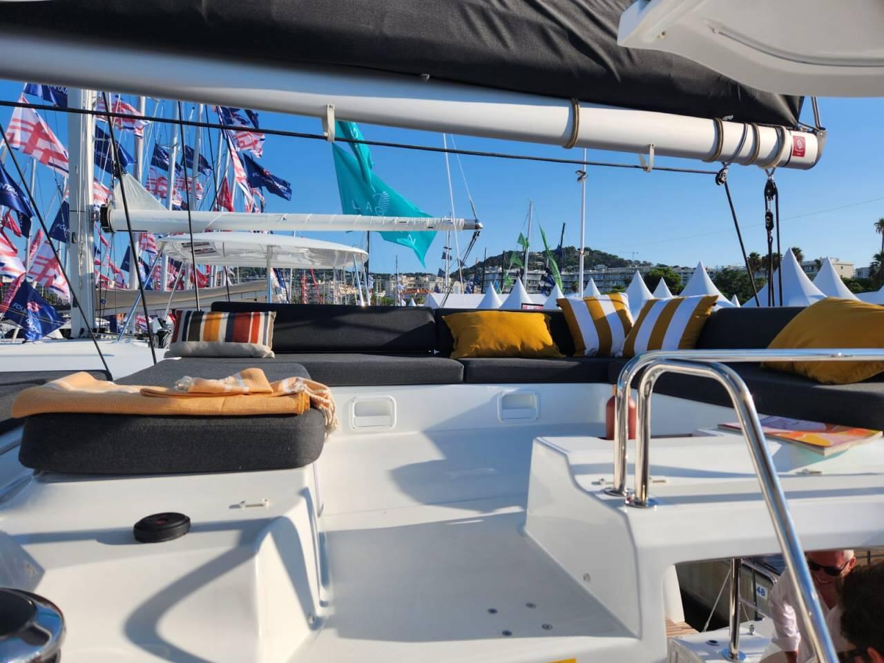 Lagoon 43 - 4 + 2 cab., picture 3