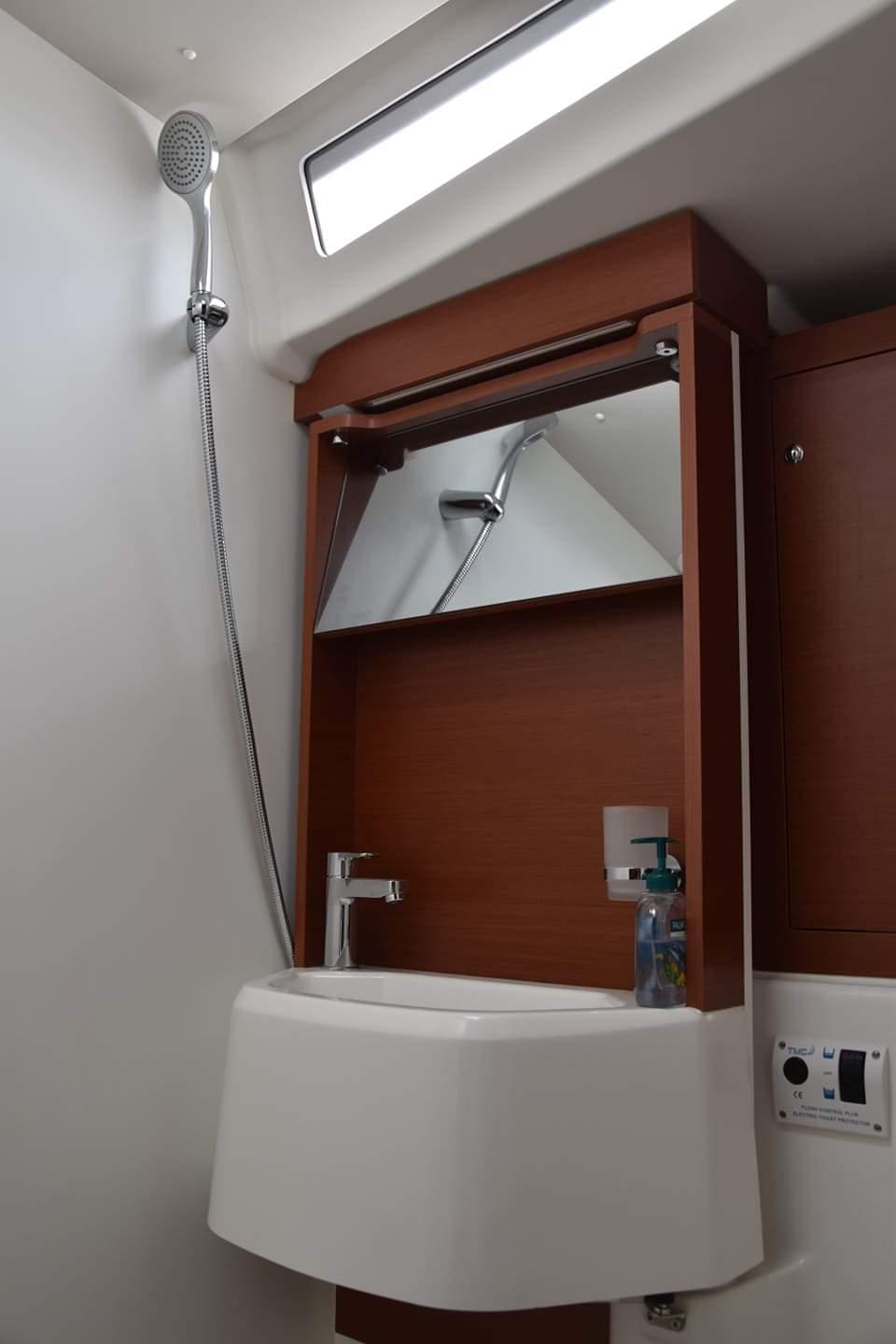 Oceanis 51.1 - 5 + 1 cab., picture 12