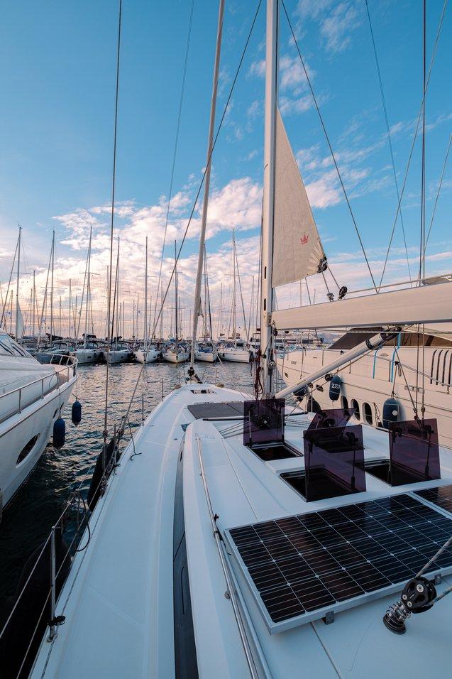 Bavaria C57 - 4 + 1 cab., picture 4