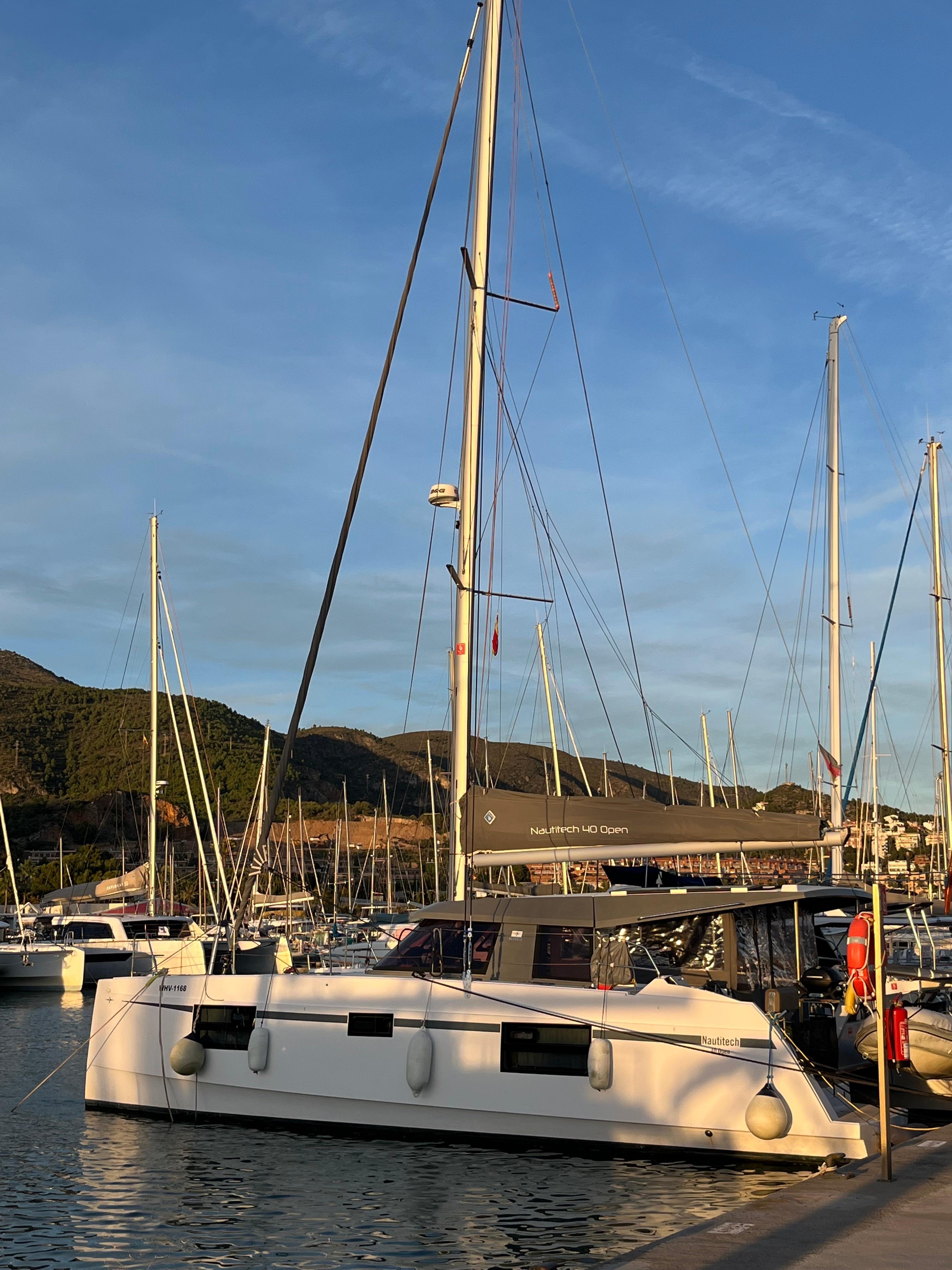 Nautitech 40 Open - 4 + 2 cab., picture 3