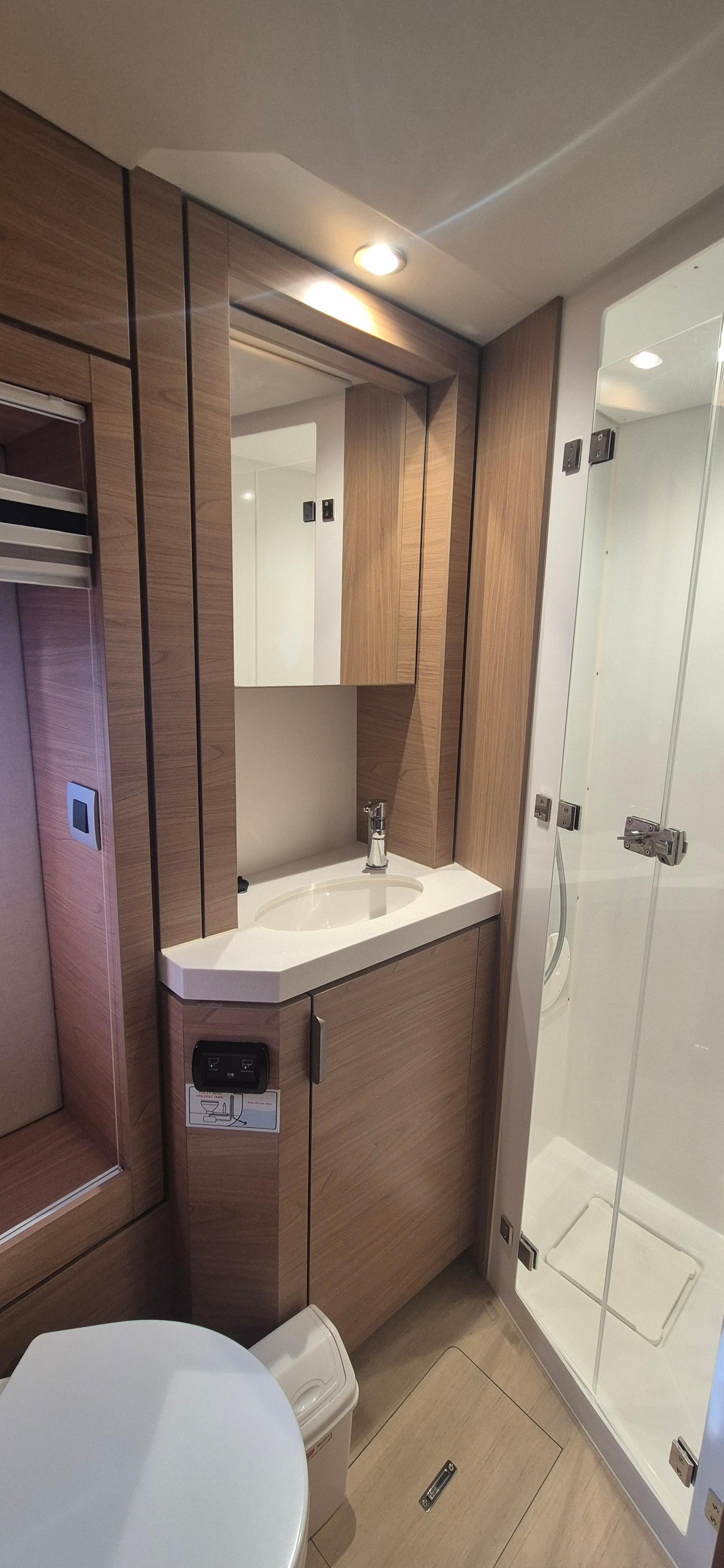 Bali 4.6 - 4 + 1 cab., picture 12