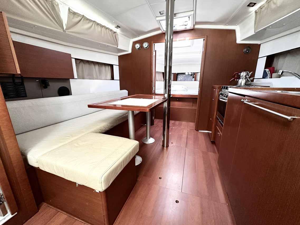 Oceanis 38.1, picture 11