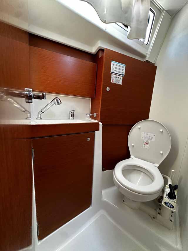 Oceanis 38.1, picture 17