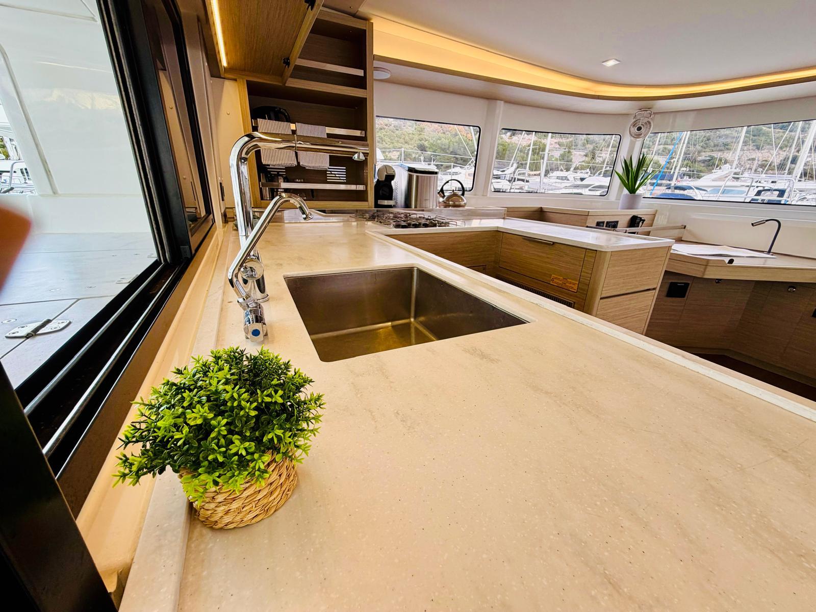 Lagoon 46 - 4 + 2 cab., picture 11