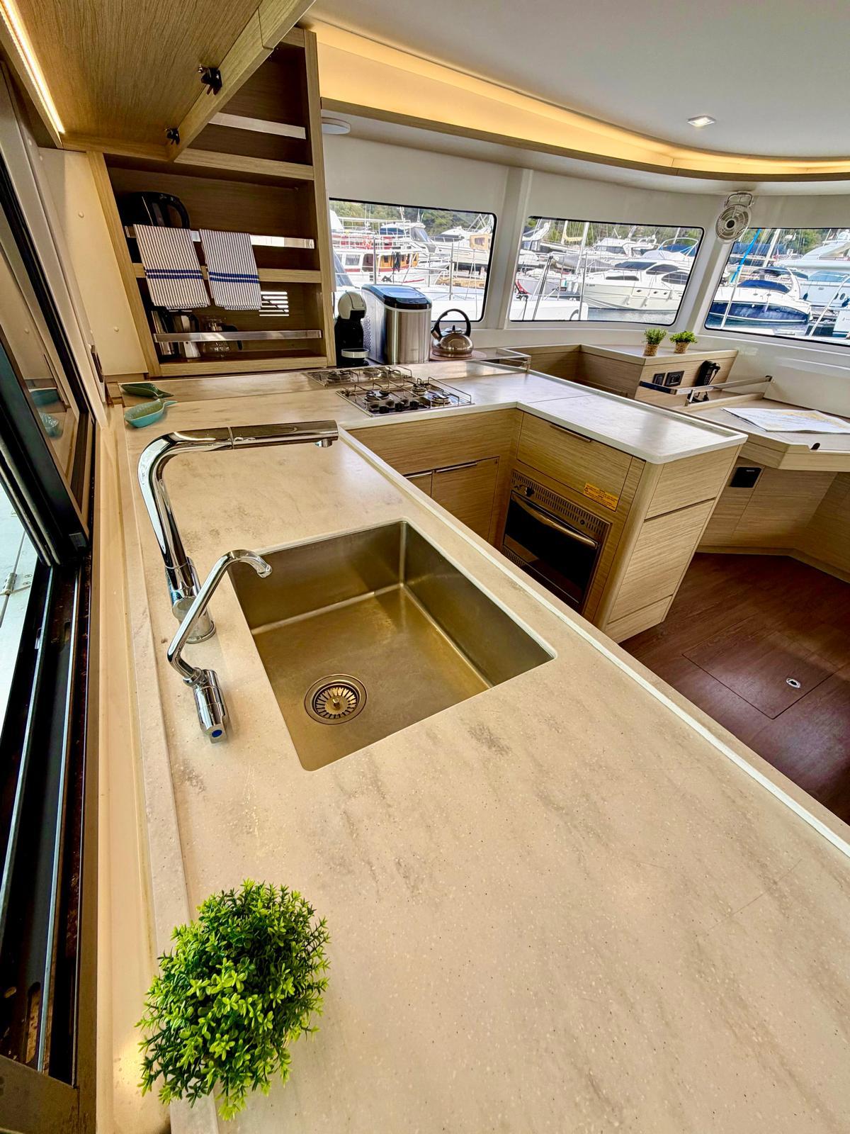 Lagoon 46 - 4 + 2 cab., picture 11