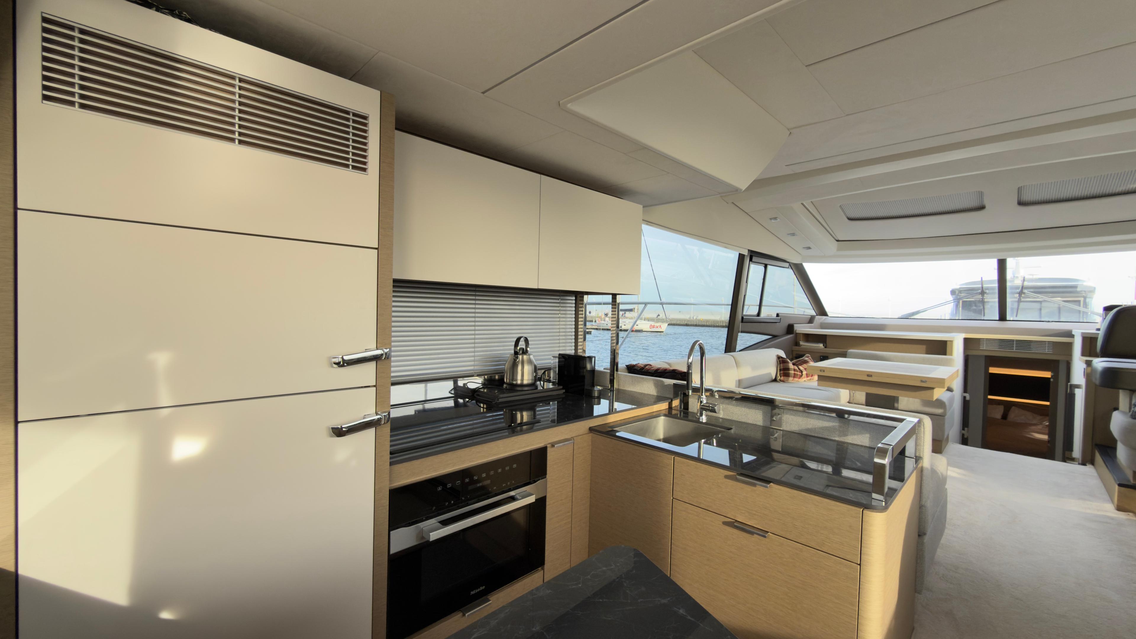 Prestige 590 Flybridge - 3 + 1 cab.	, picture 9