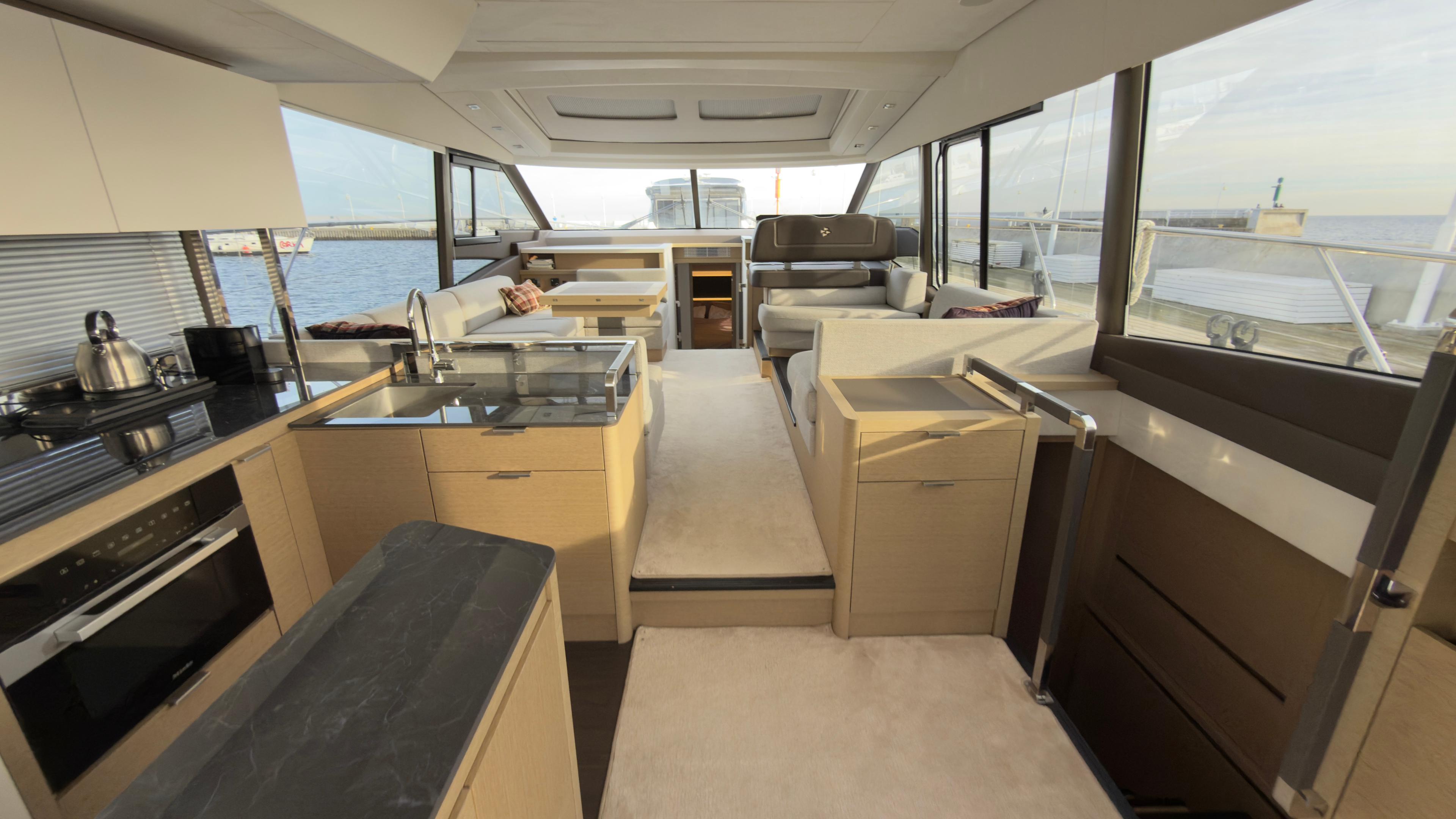 Prestige 590 Flybridge - 3 + 1 cab.	, picture 10