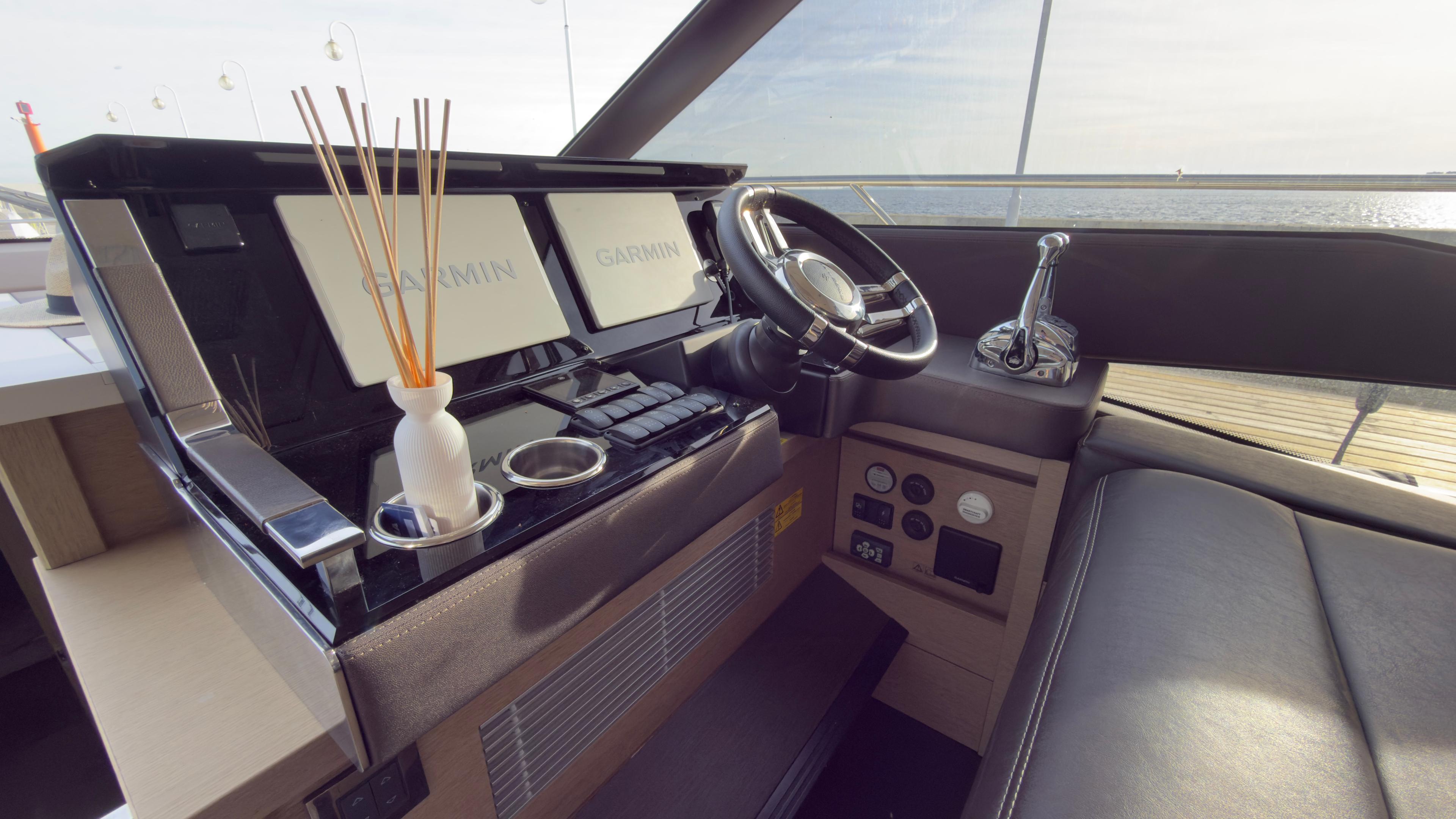 Prestige 590 Flybridge - 3 + 1 cab.	, picture 5