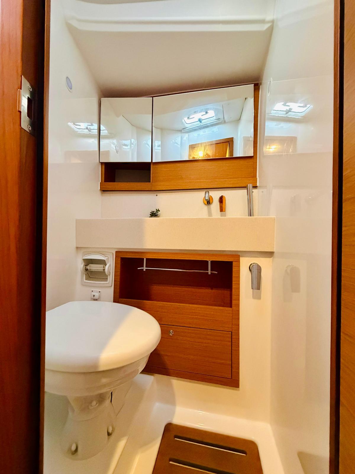 Dufour 530 - 5 + 1 cab., picture 20