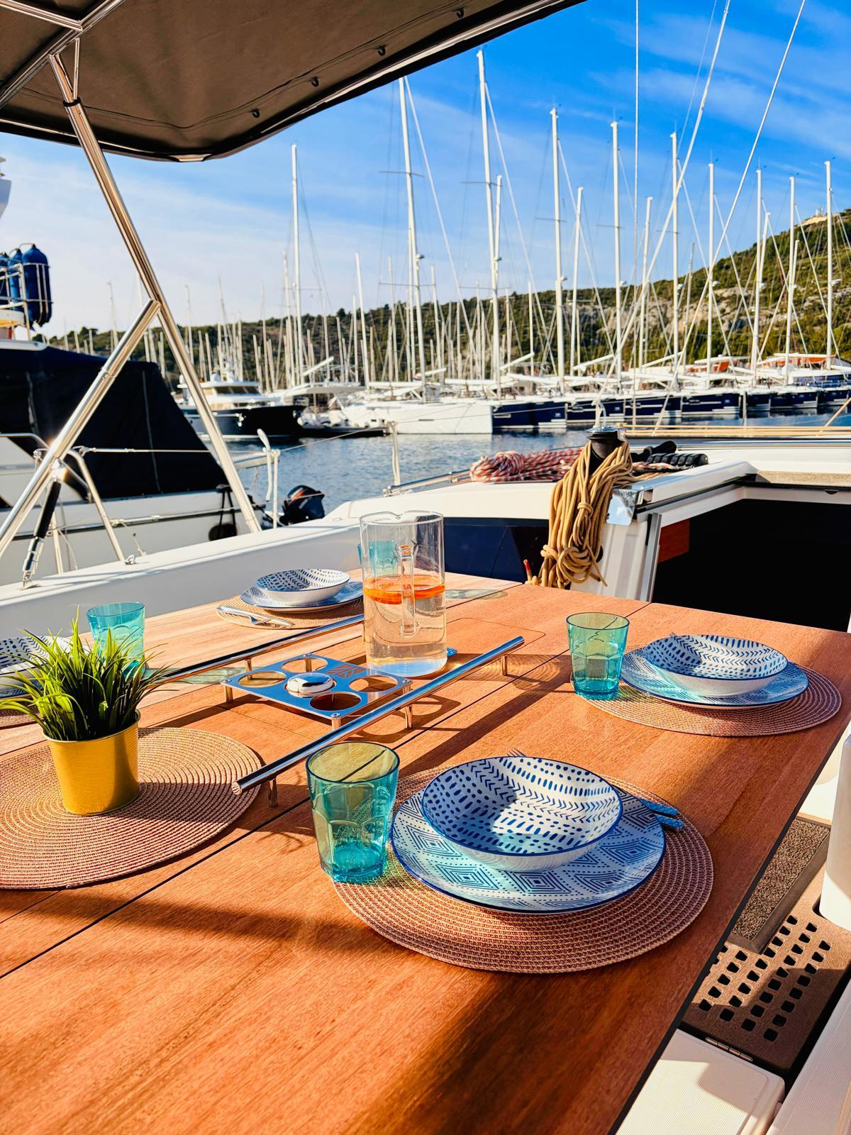 Dufour 530 - 5 + 1 cab., picture 9