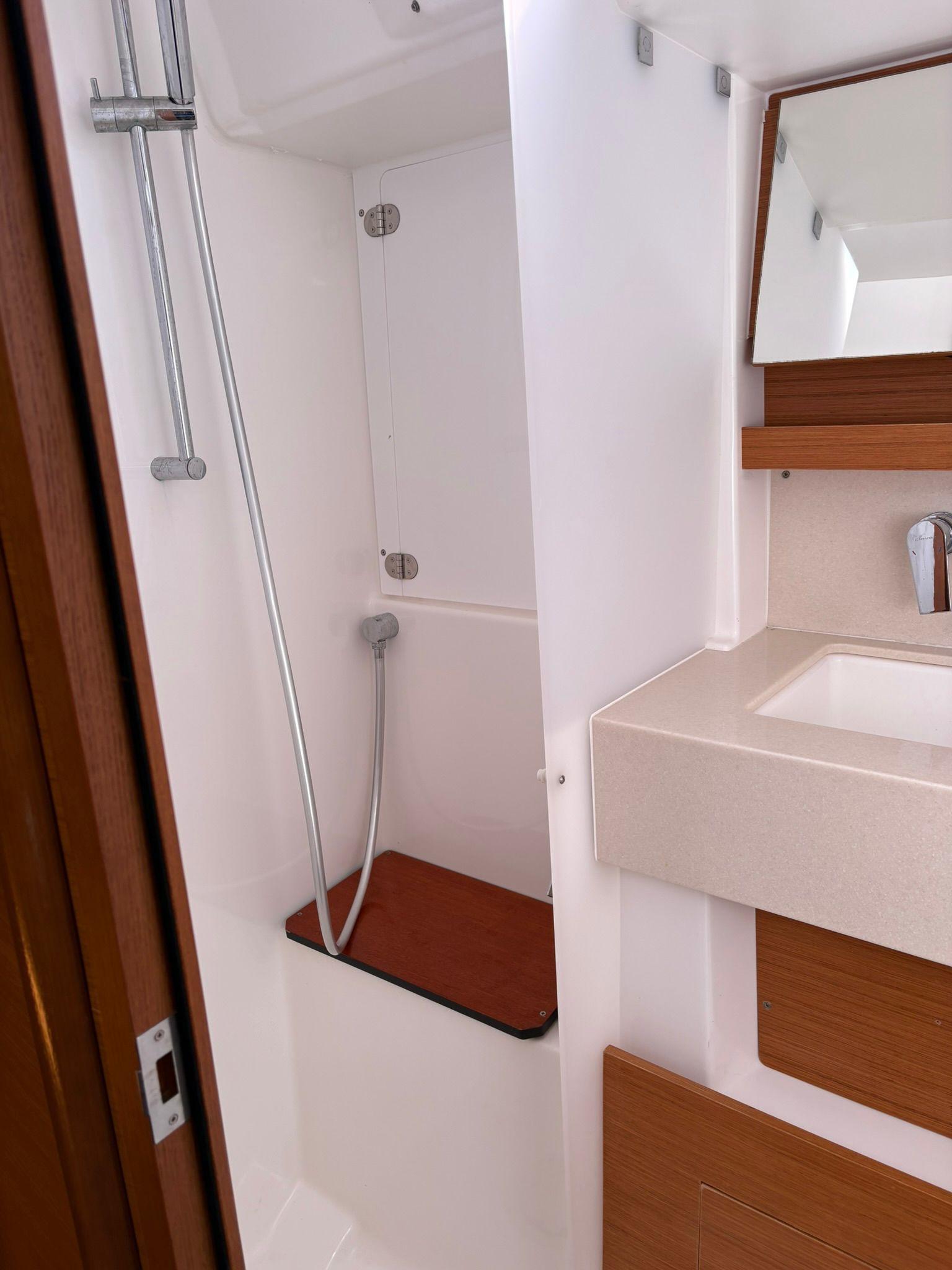 Dufour 470 - 4 + 1 cab., picture 6