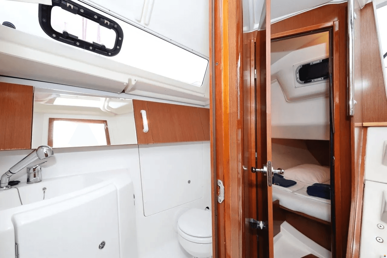 Oceanis 34, picture 24