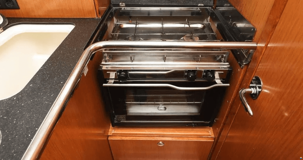 Bavaria Cruiser 32, picture 21