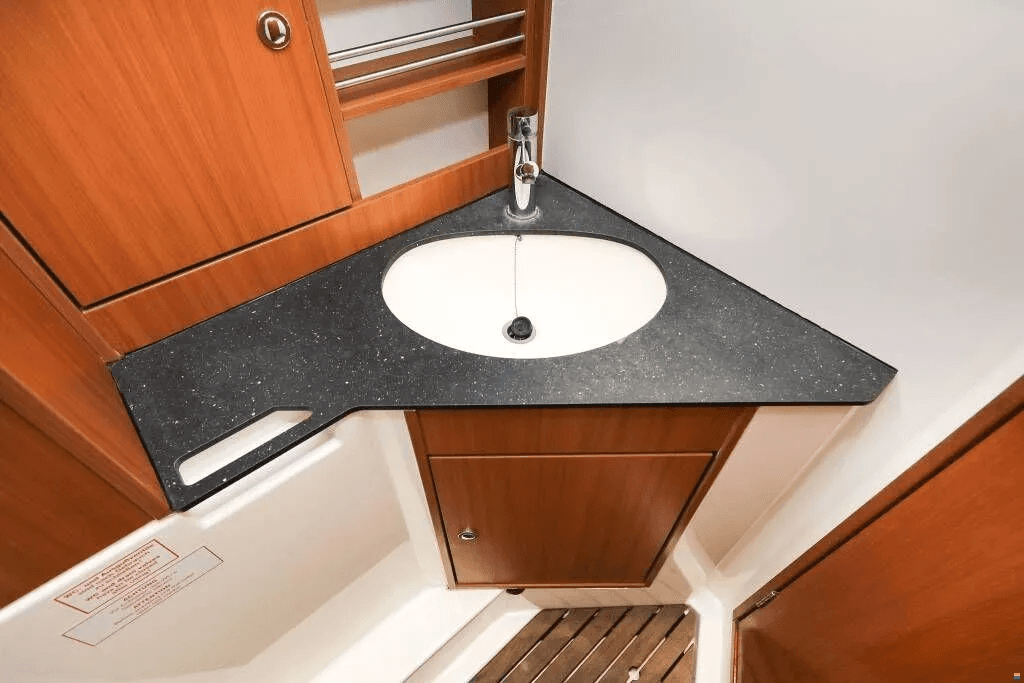 Bavaria Cruiser 32, picture 33