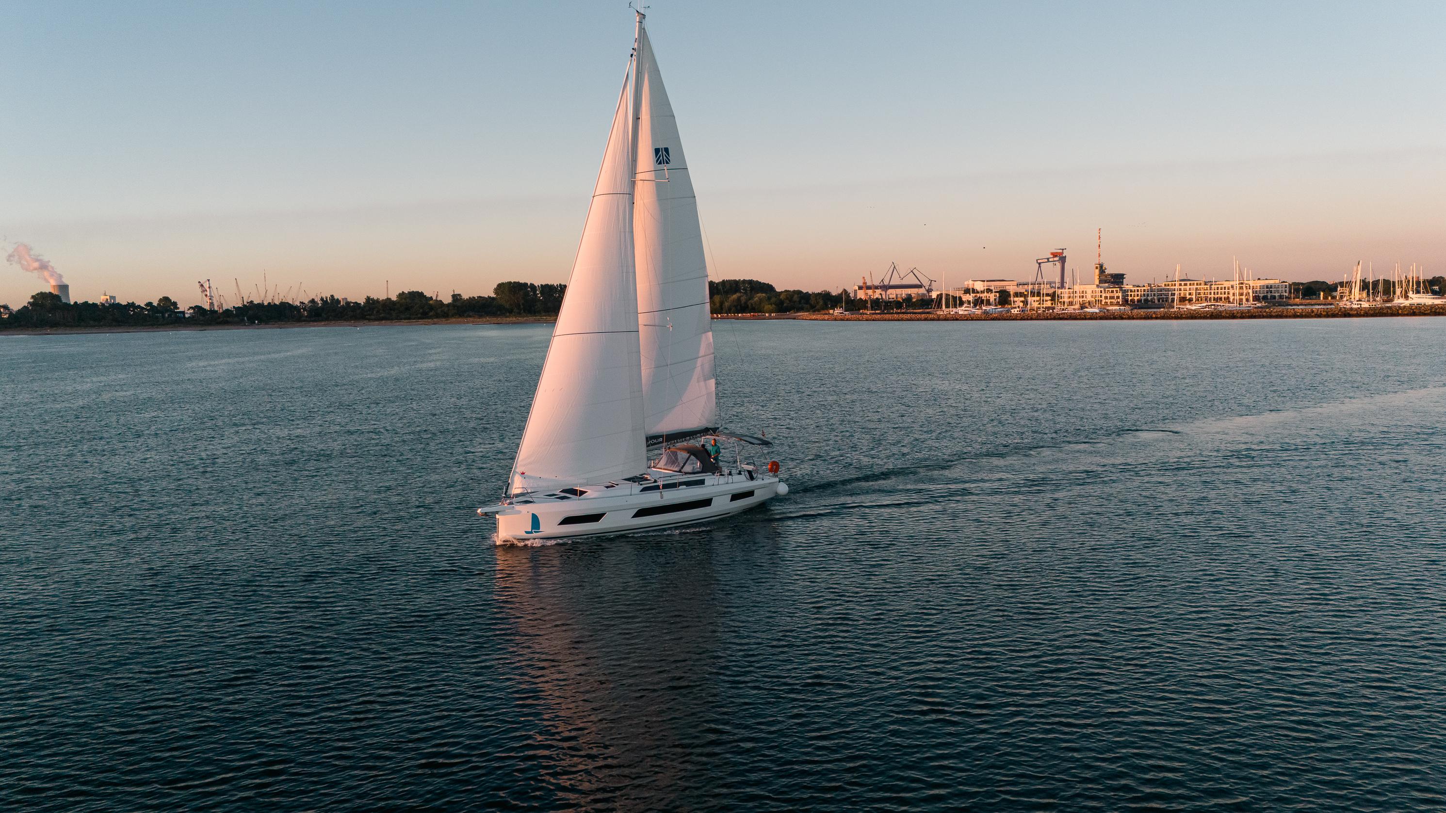 Dufour 44 - 3 cab., picture 1