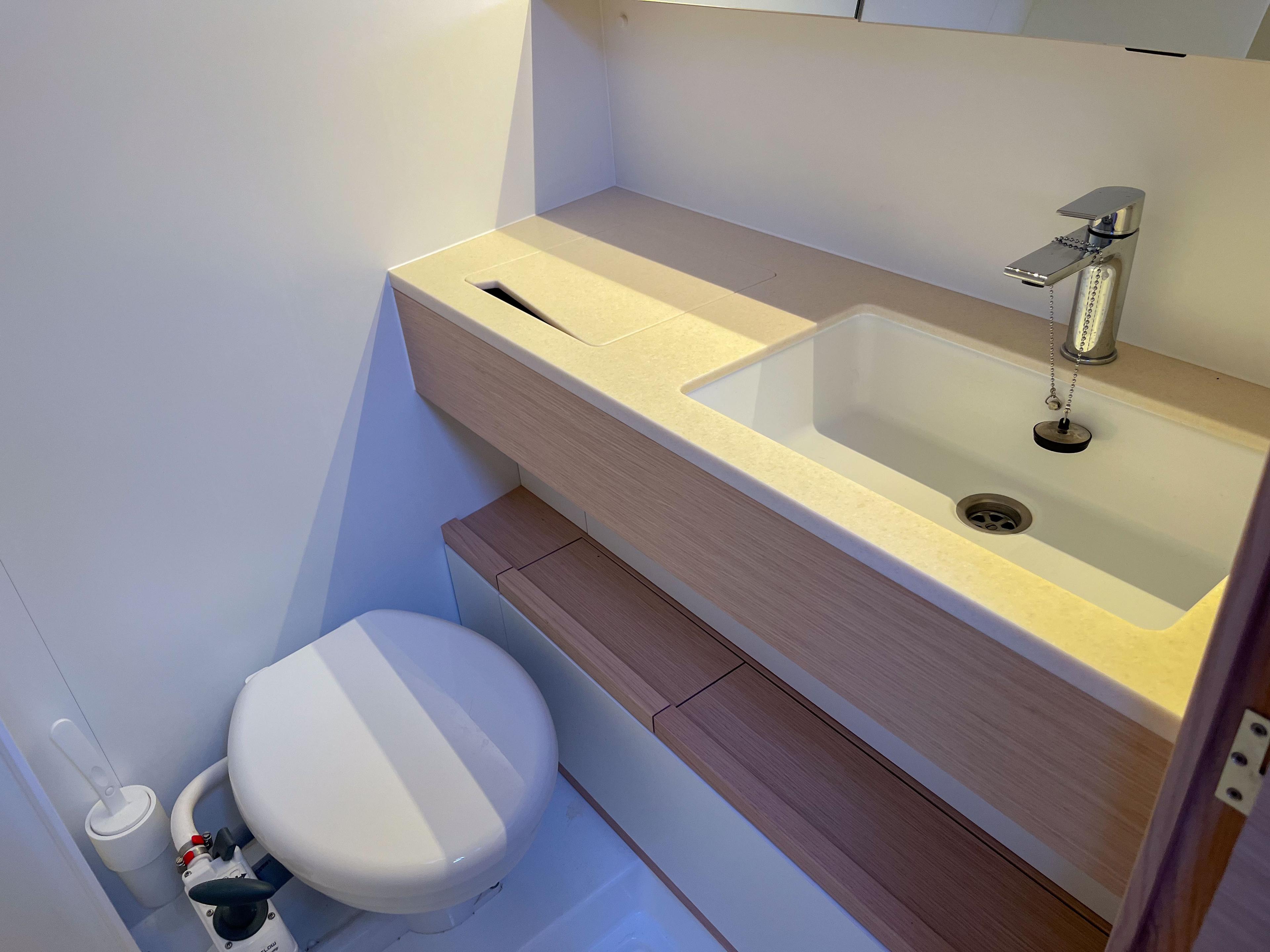 Dufour 41 - 3 cab., picture 11