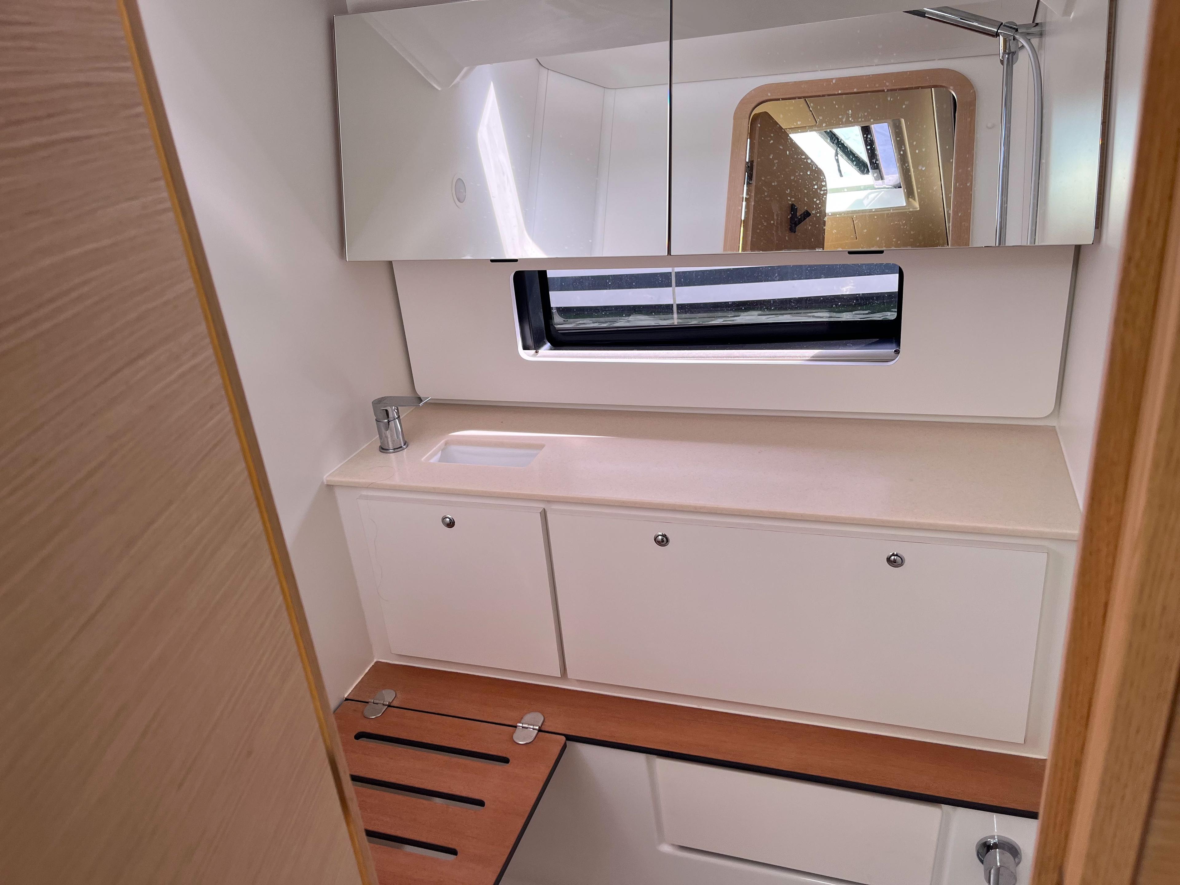 Dufour 41 - 3 cab., picture 10