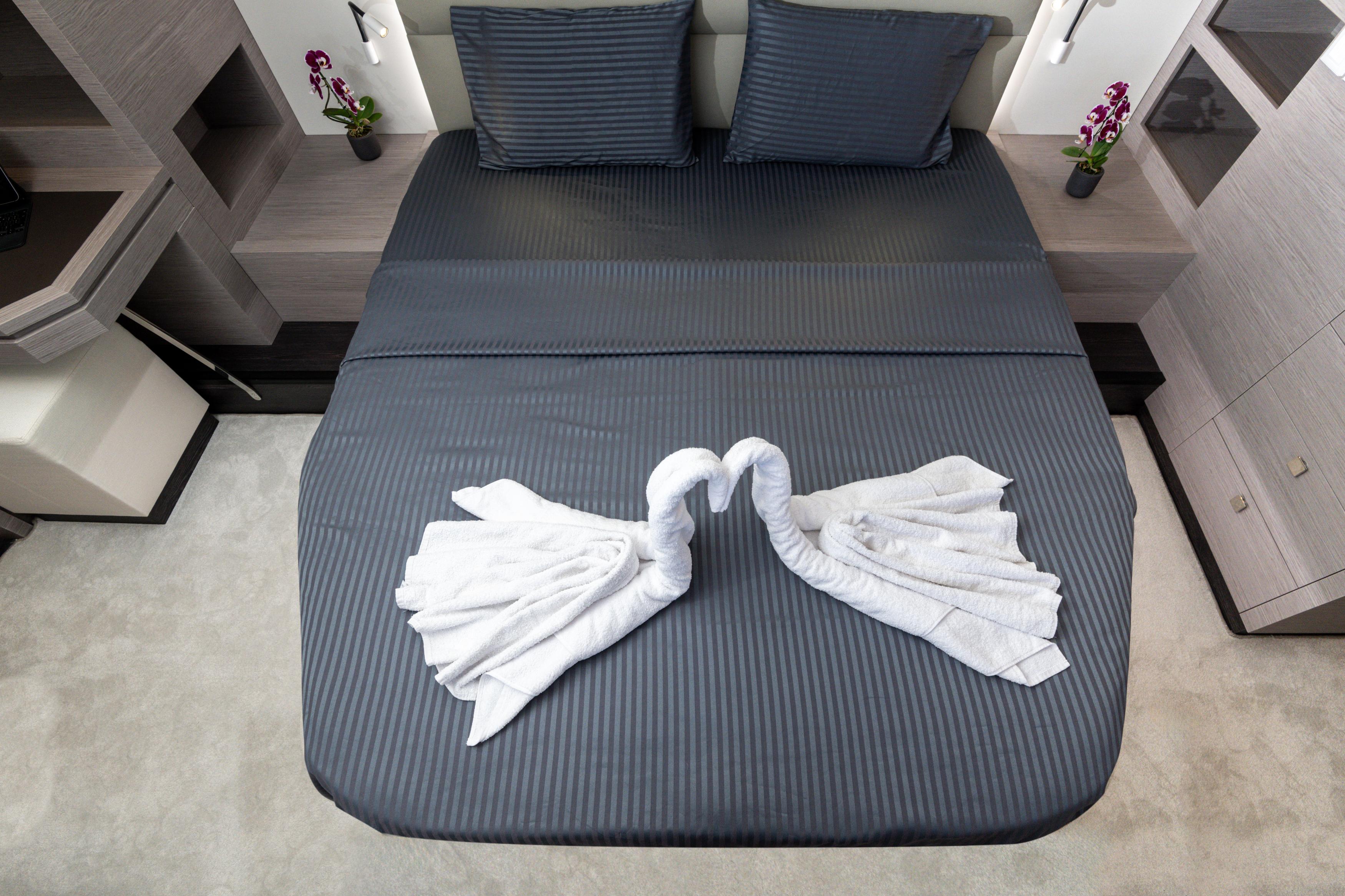 Fountaine Pajot MY6 - Emy 6, picture 15