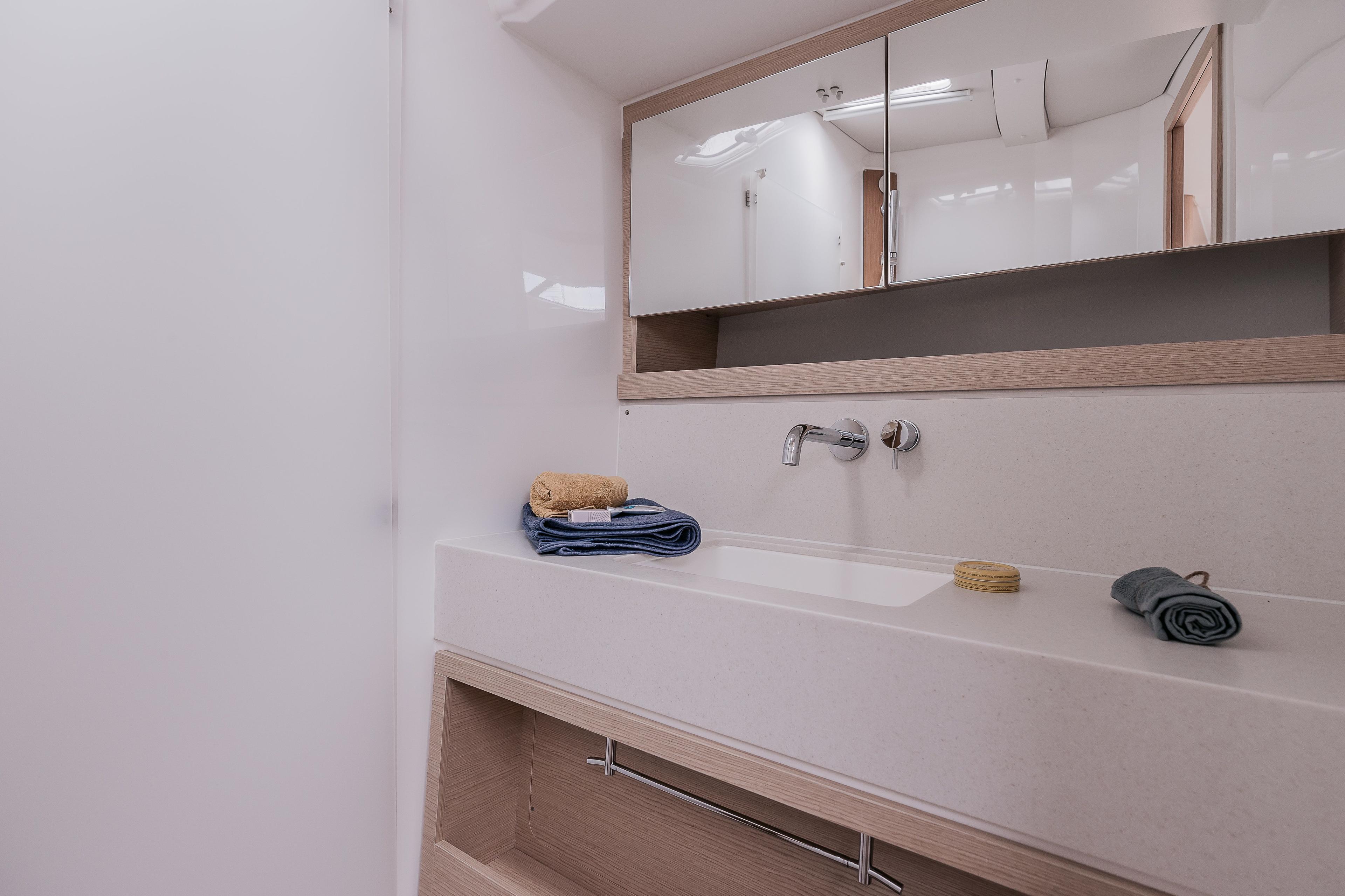 Dufour 470 - 3 cab., picture 13