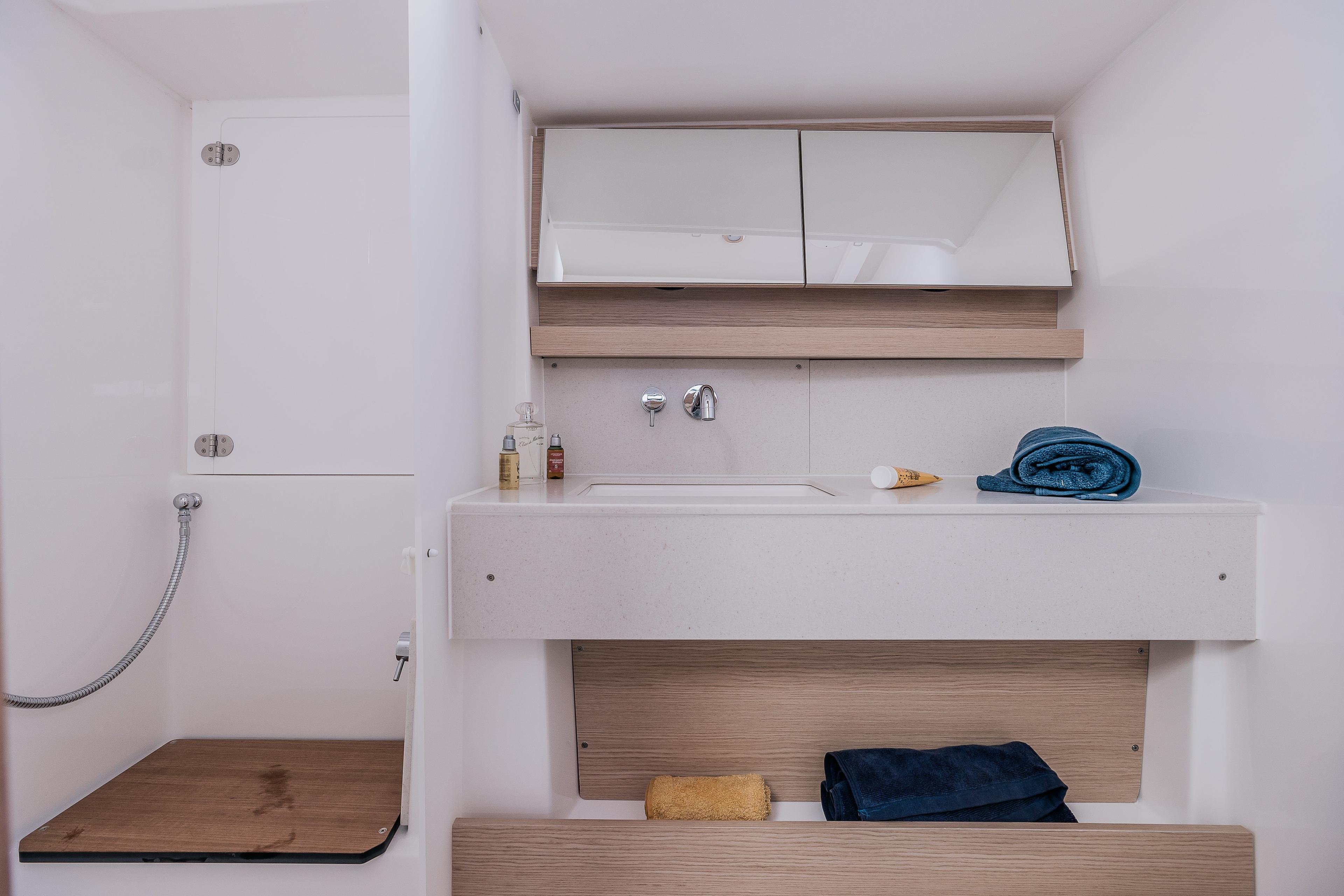 Dufour 470 - 3 cab., picture 14