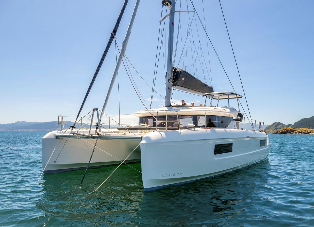 Lagoon 43 - 4 + 1 cab., picture 3