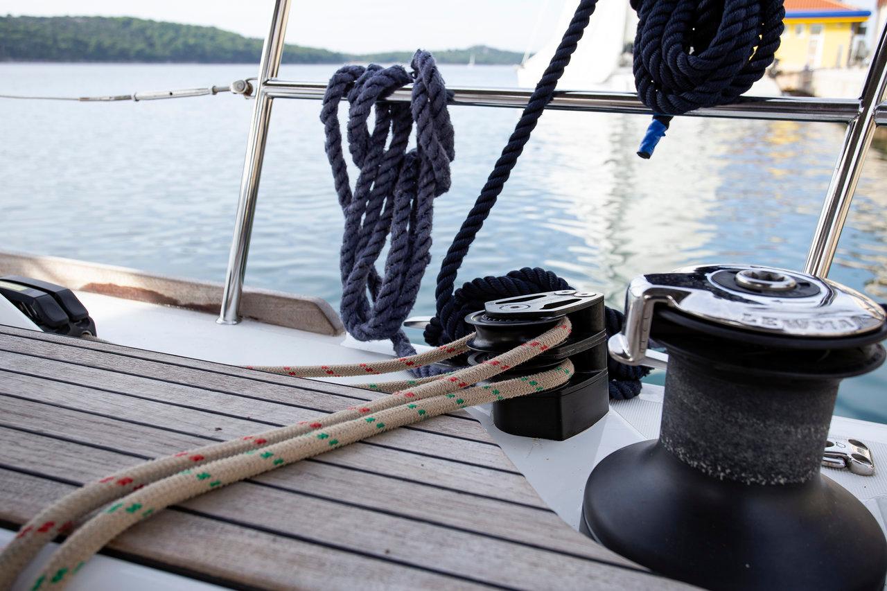 Dufour 520 GL, picture 11