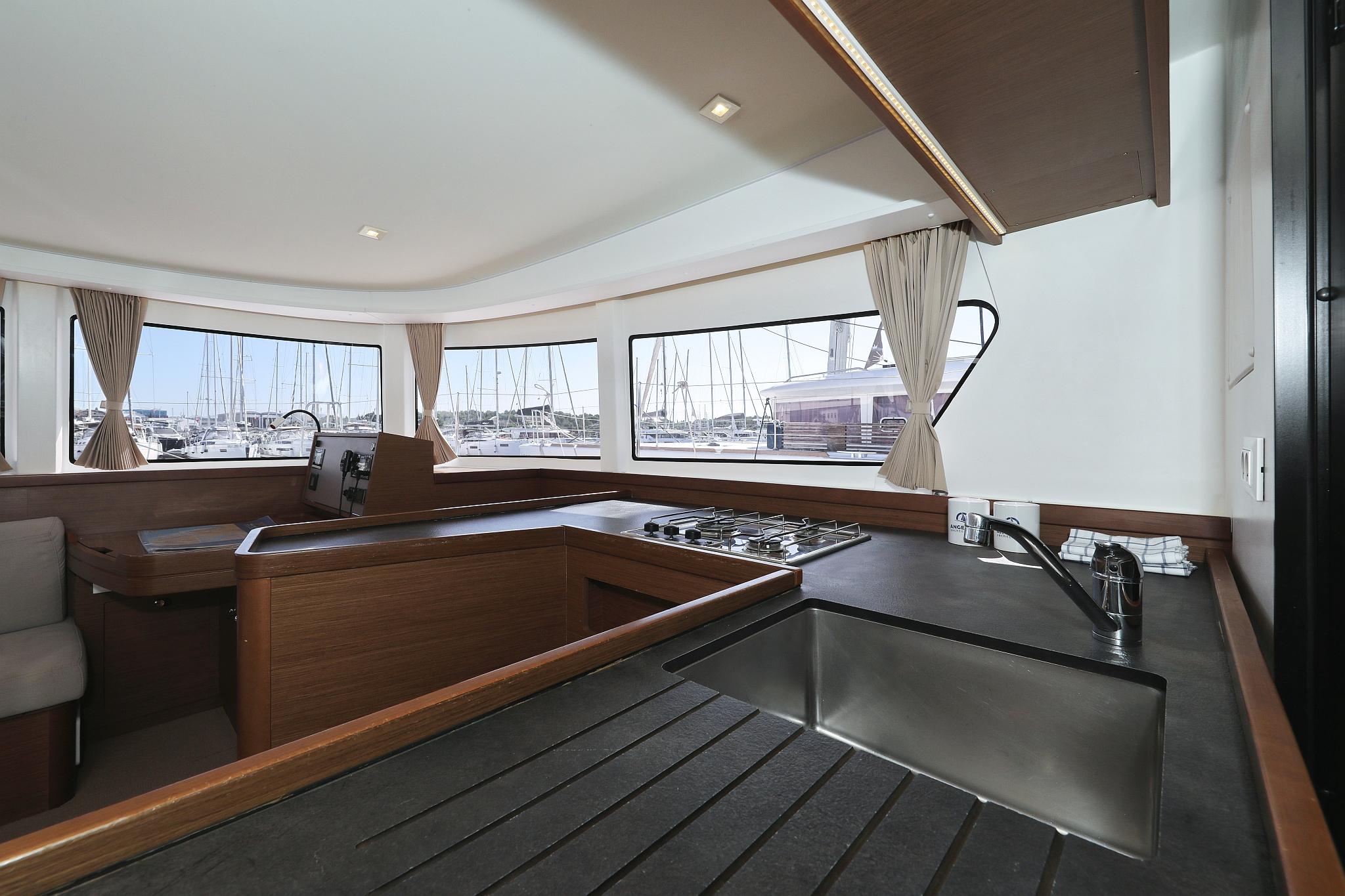 Lagoon 42 - 4 + 2 cab., picture 19