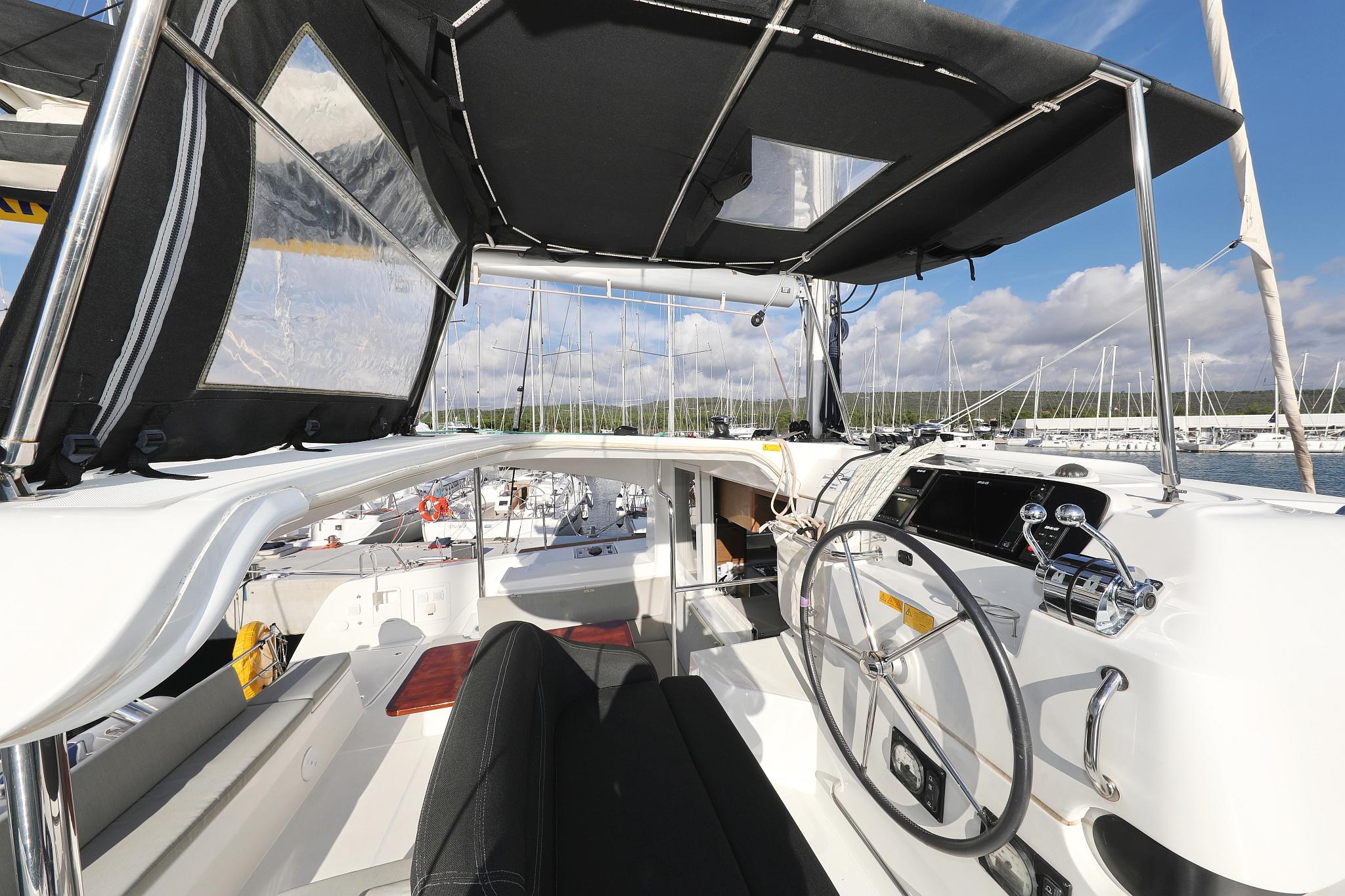 Lagoon 40 - 4 + 2 cab, picture 9