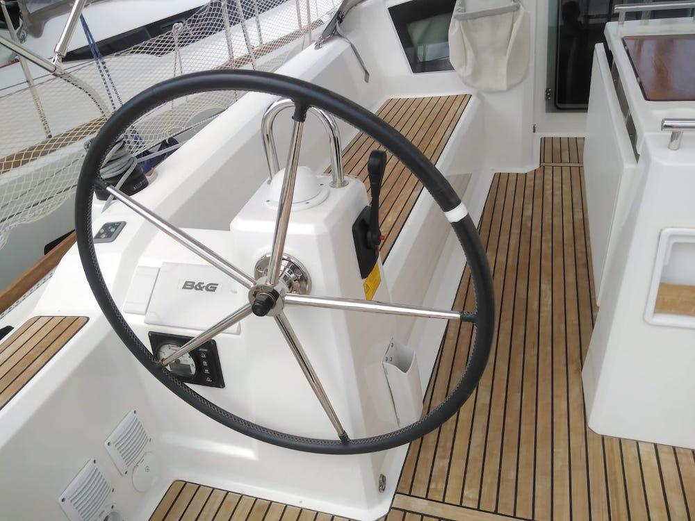 Oceanis 38.1, picture 3