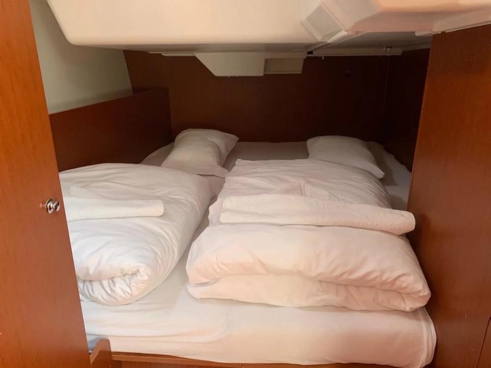 Oceanis 38.1, picture 8