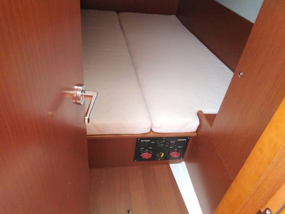 Oceanis 38.1, picture 10