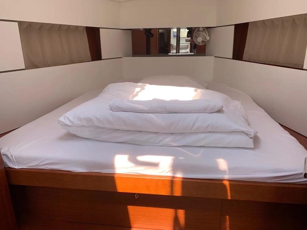 Oceanis 38.1, picture 9