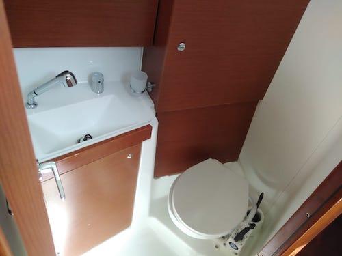 Oceanis 38.1, picture 11