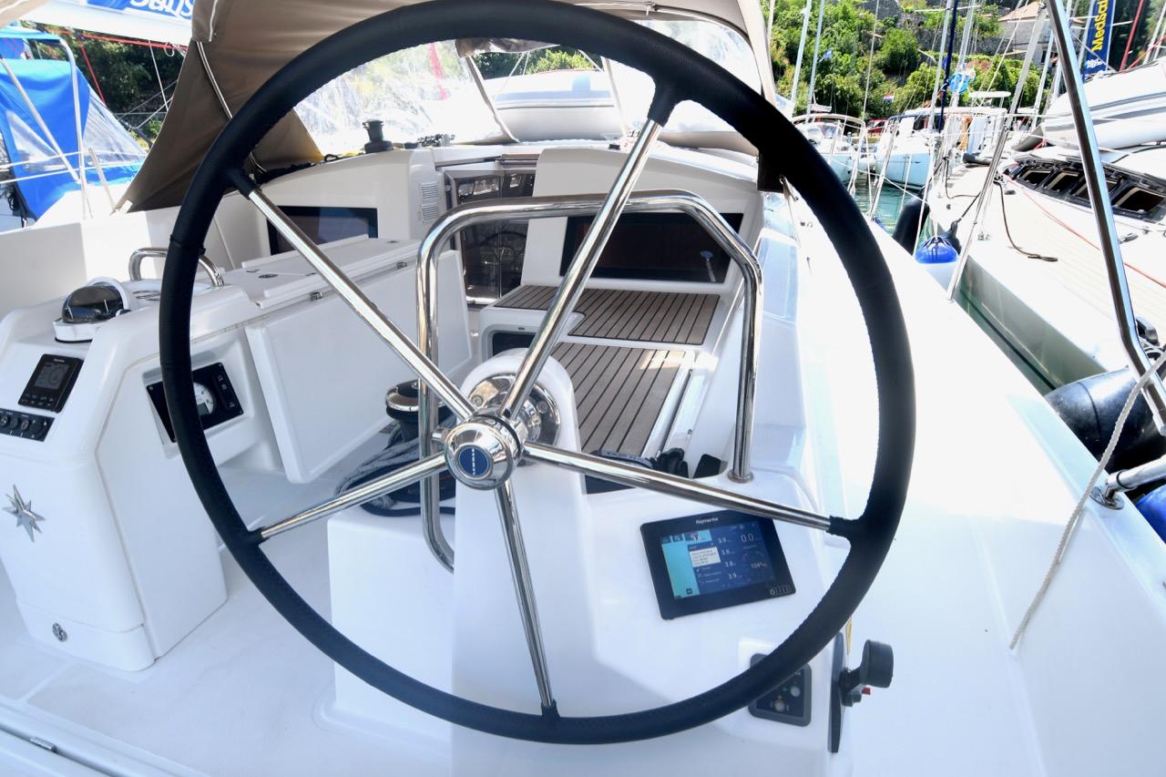 Sun Odyssey 440 - 4 cab., picture 3