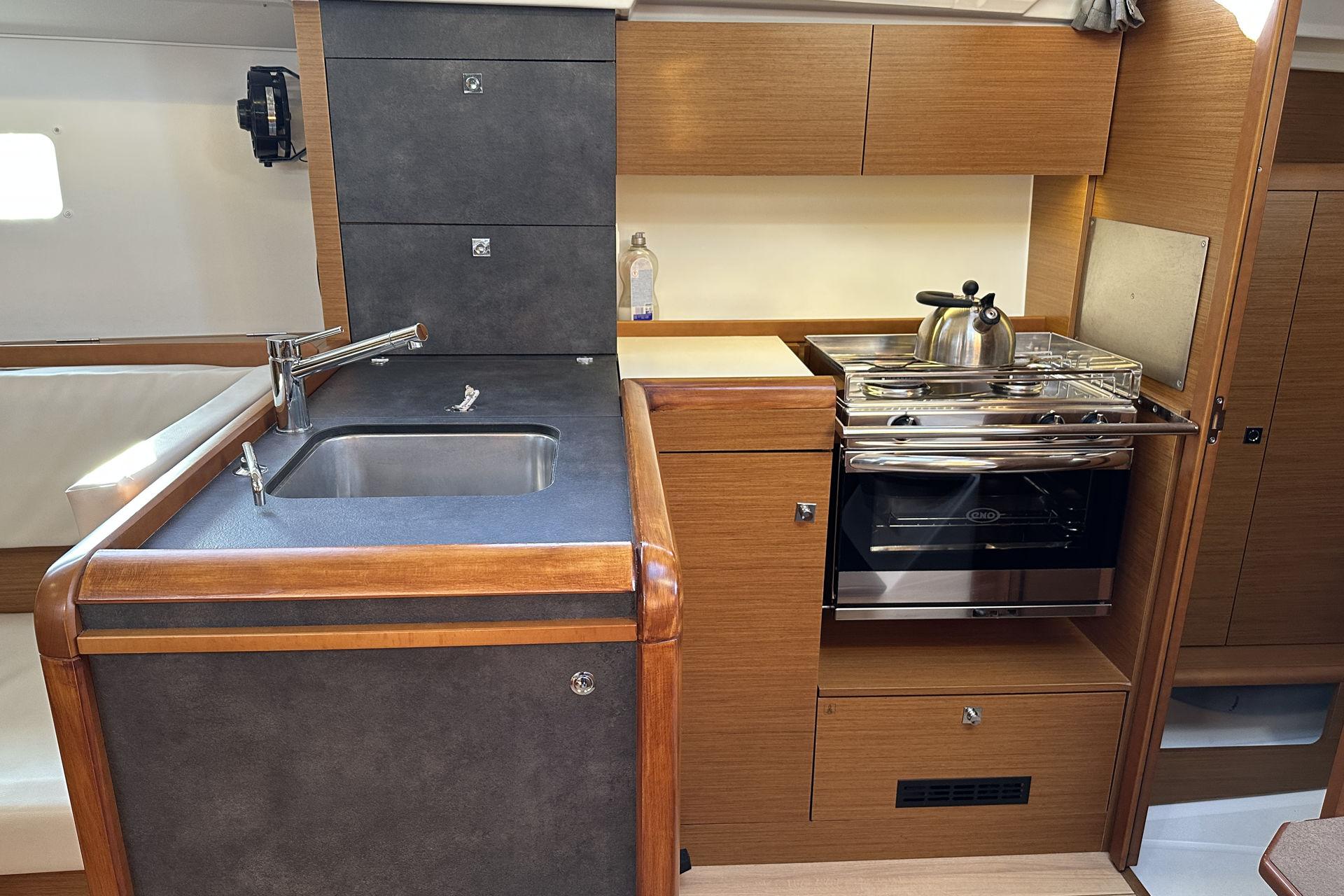 Sun Odyssey 349 - 2 cab., picture 11