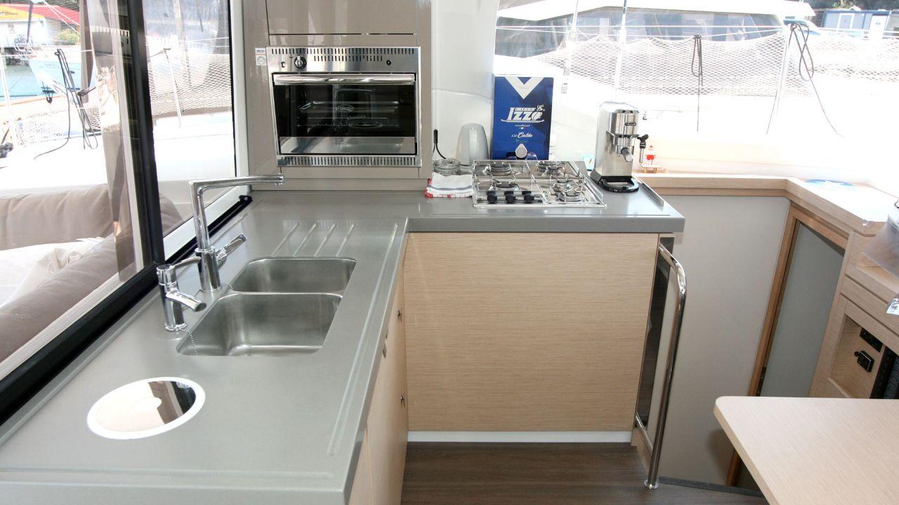 Fountaine Pajot Lucia 40 - 4 cab. - Luna Rossa II, picture 17