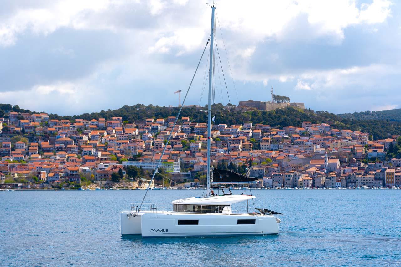 Lagoon 40 - 3 + 2 cab, picture 1