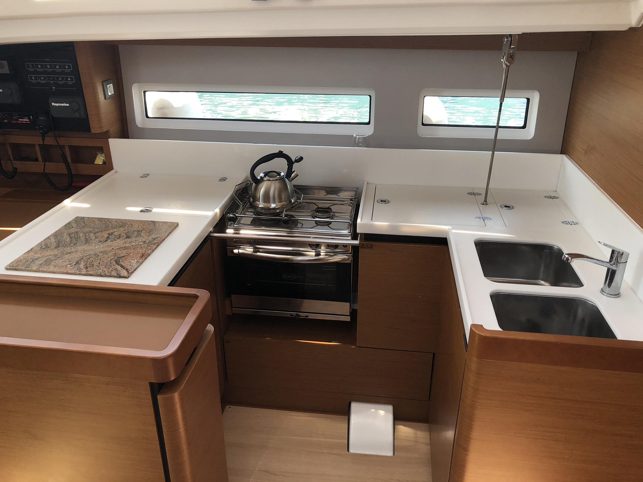 Sun Odyssey 440 - 4 cab., picture 4