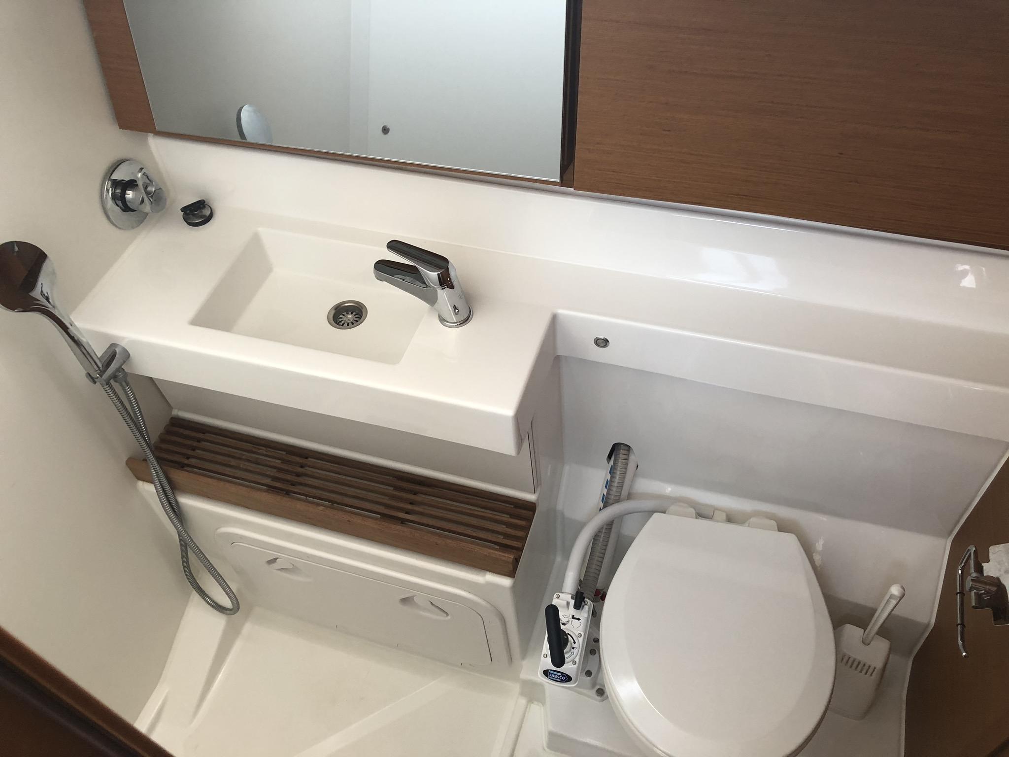 Sun Odyssey 440 - 4 cab., picture 7