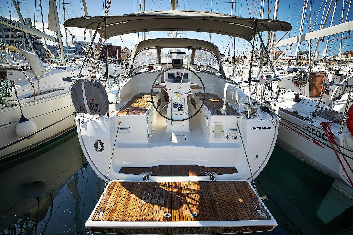 Bavaria Cruiser 36, picture 1