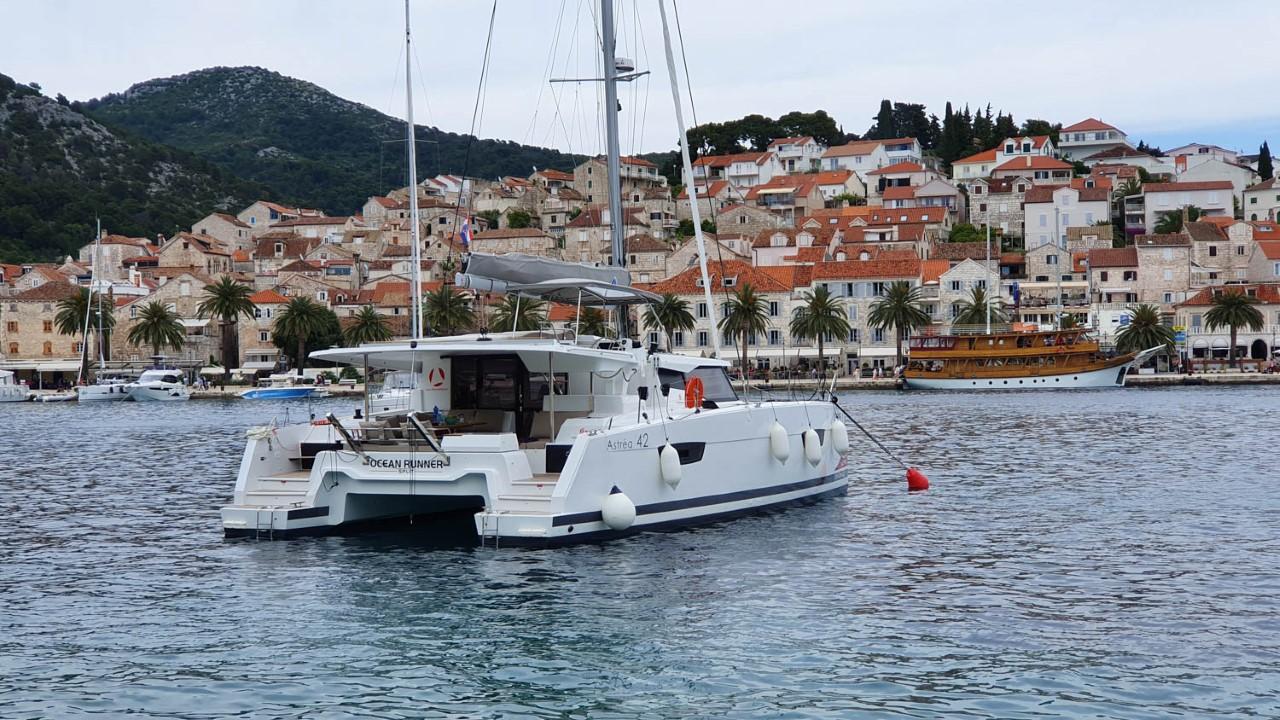 Fountaine Pajot Astrea 42 - 4 + 2 cab. - Ocean Runner, picture 1