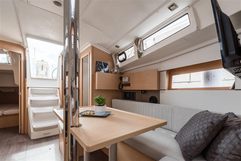 Oceanis 38.1, picture 8