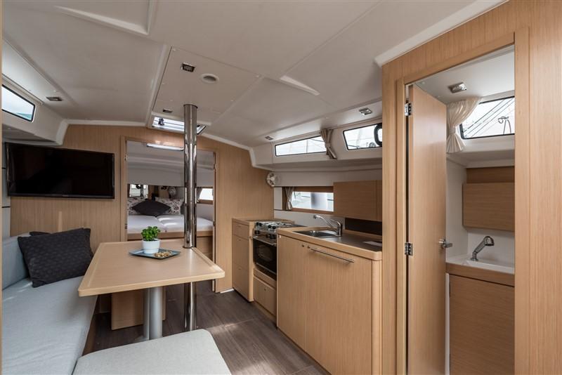 Oceanis 38.1, picture 7