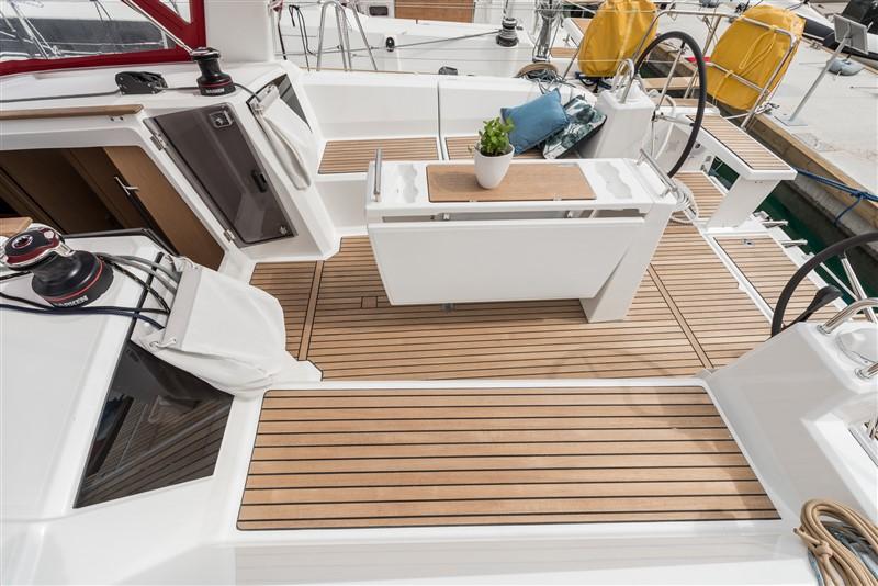 Oceanis 38.1, picture 5